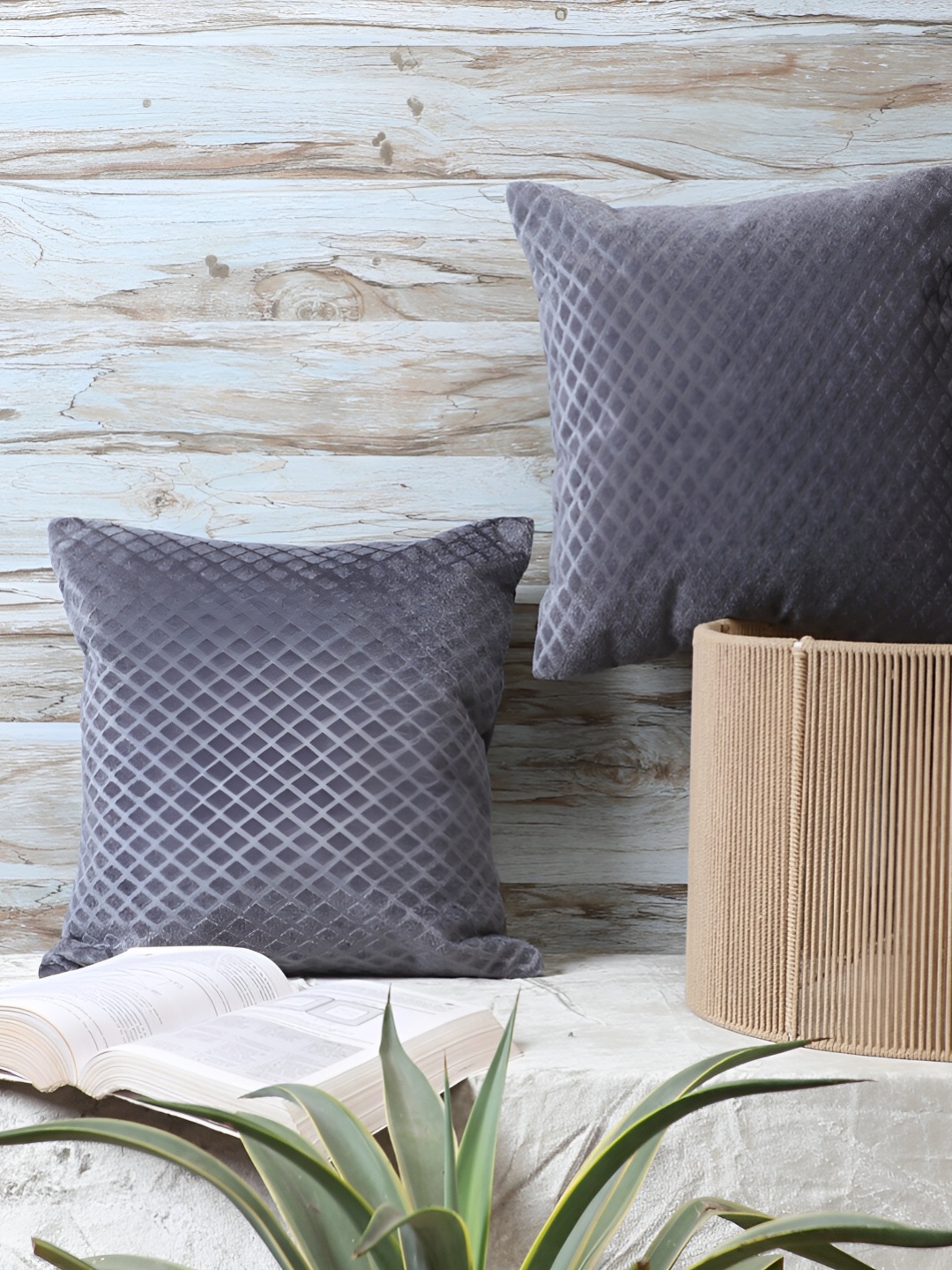 

MFD HOME FURNISHING Grey 2 Pieces Geometric Velvet Square Cushion Covers