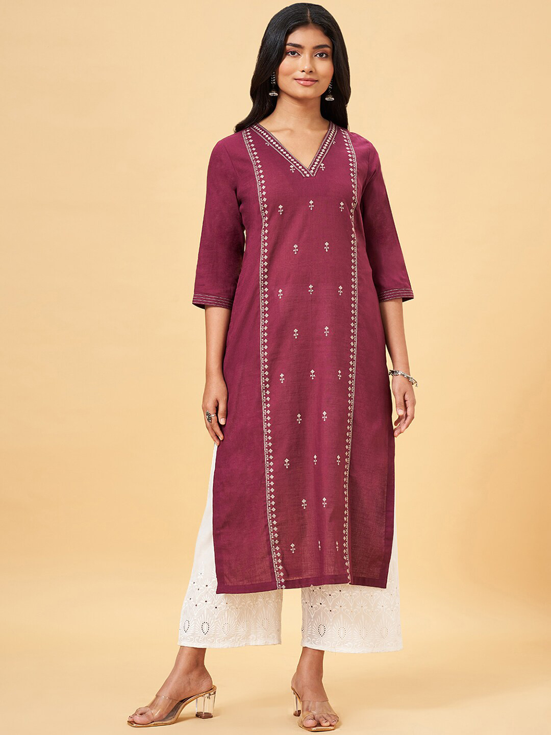 

RANGMANCH BY PANTALOONS Women Geometric Embroidered V-Neck Thread Work Straight Kurta, Pink