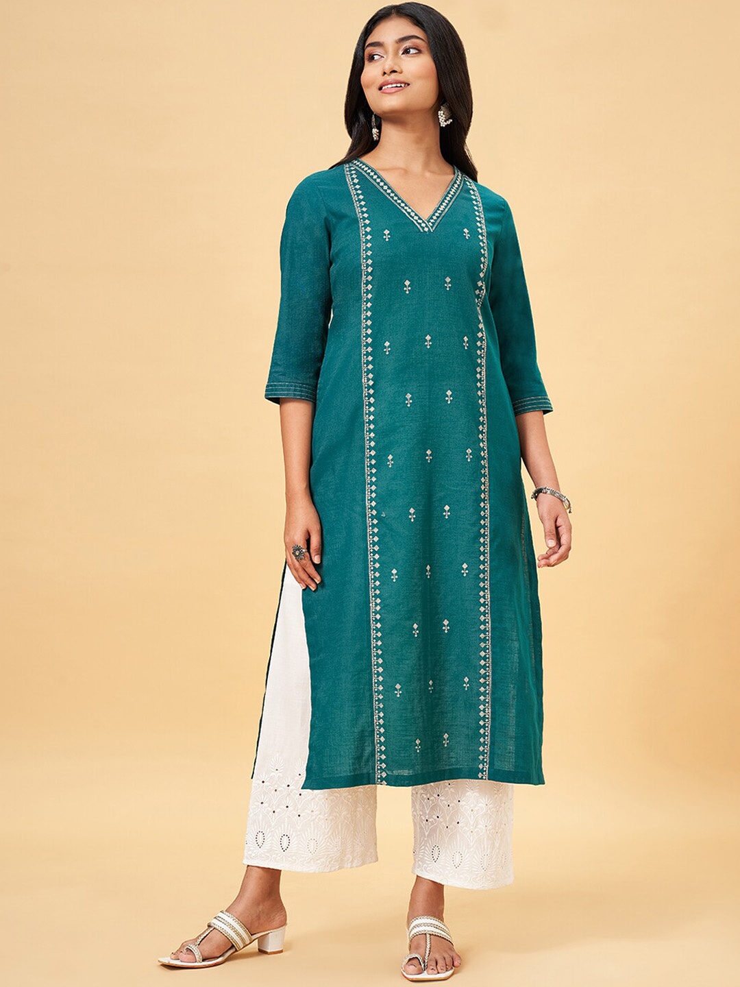 

RANGMANCH BY PANTALOONS Geometric Embroidered V-Neck Kurta, Teal