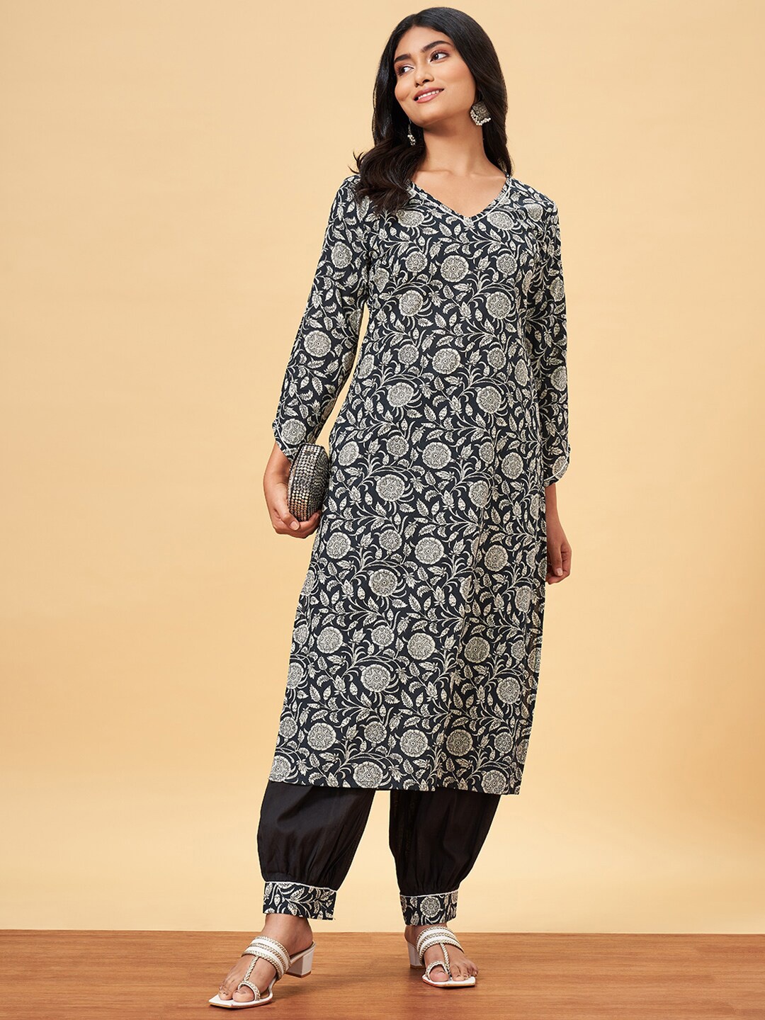 

YU by Pantaloons Floral Printed Gotta Patti Pure Cotton Kurta with Salwar, Black