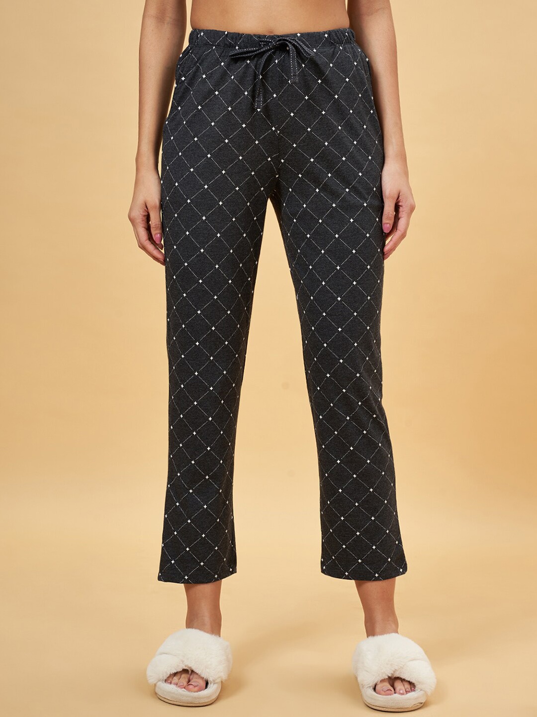 

Dreamz by Pantaloons Women Geometric Printed Pure Cotton Lounge Pants, Black