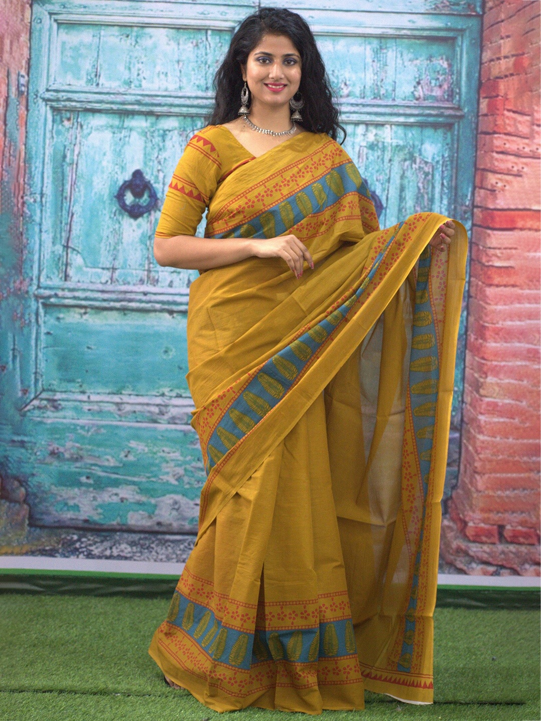 

GK FASHION Ethnic Motifs Block Printed Saree, Brown