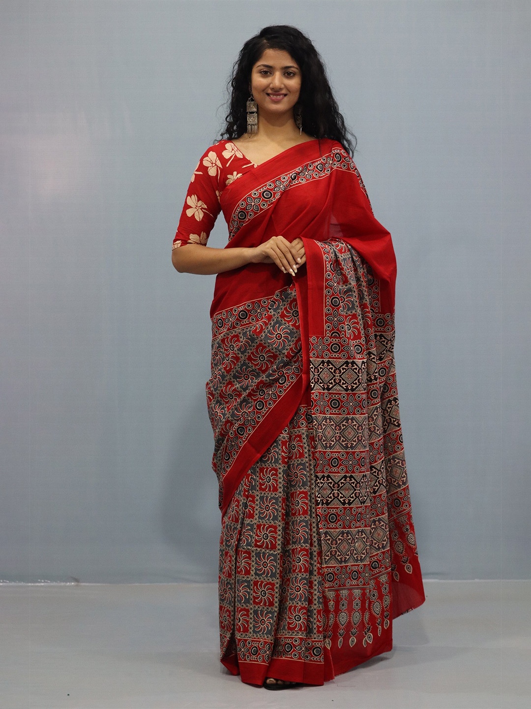 

GK FASHION Ethnic Motifs Block Print Pure Cotton Saree, Red