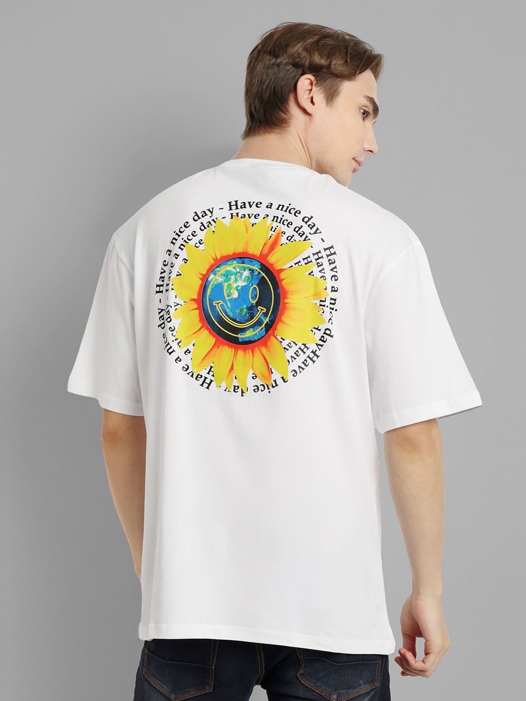 

TOMHIDDLE Men Typography Printed Applique T-shirt, White