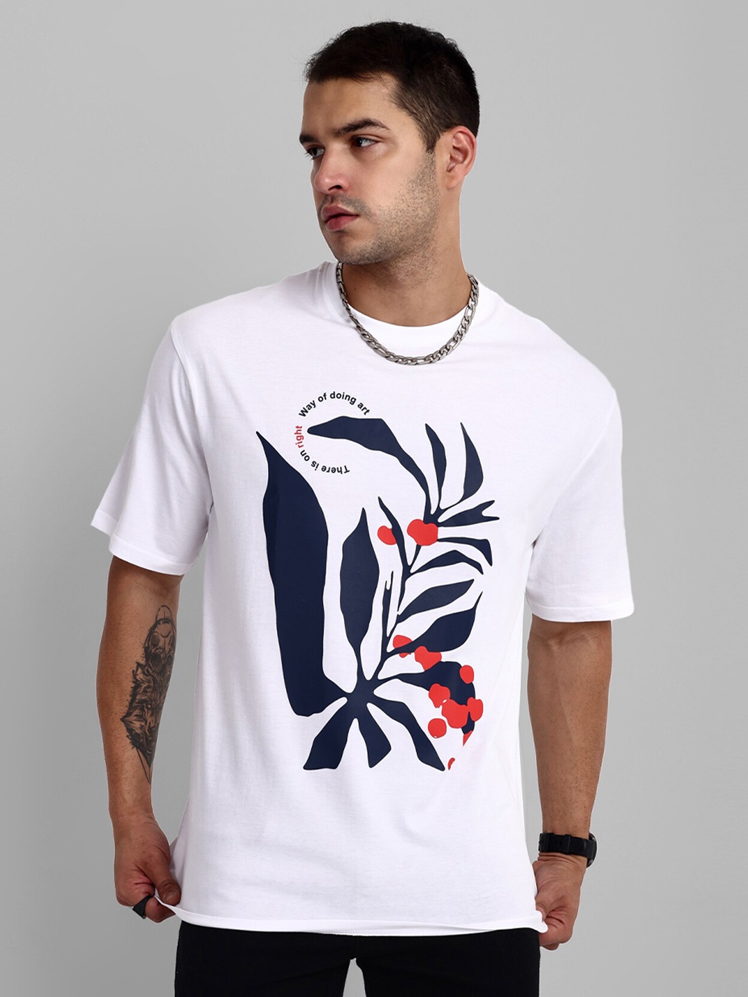

TOMHIDDLE Men Cotton Graphic Printed Applique T-shirt, White