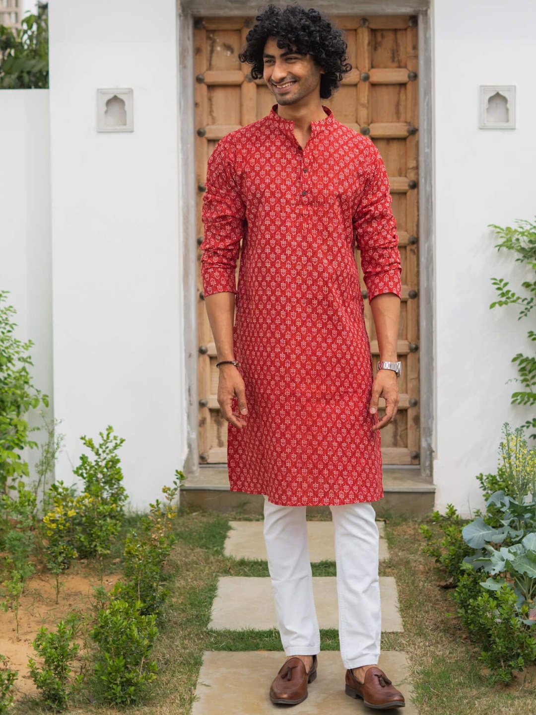 

Shasak Men Floral Printed Thread Work Kurta, Red