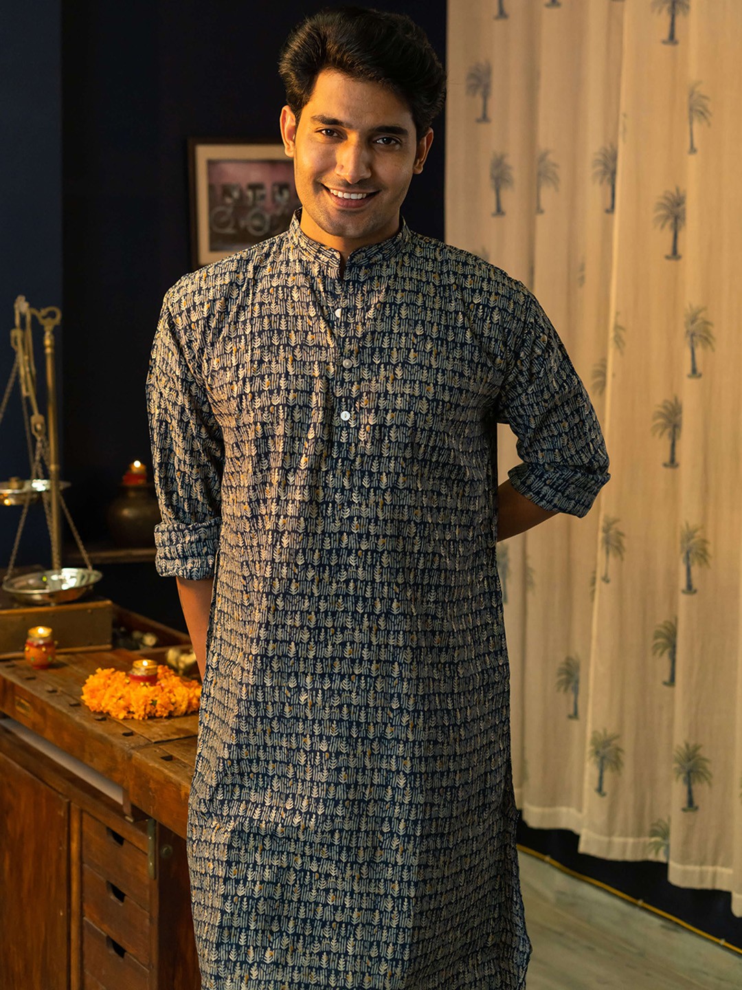 

Shasak Men Ethnic Motifs Printed Flared Sleeves Thread Work Kurta, Navy blue