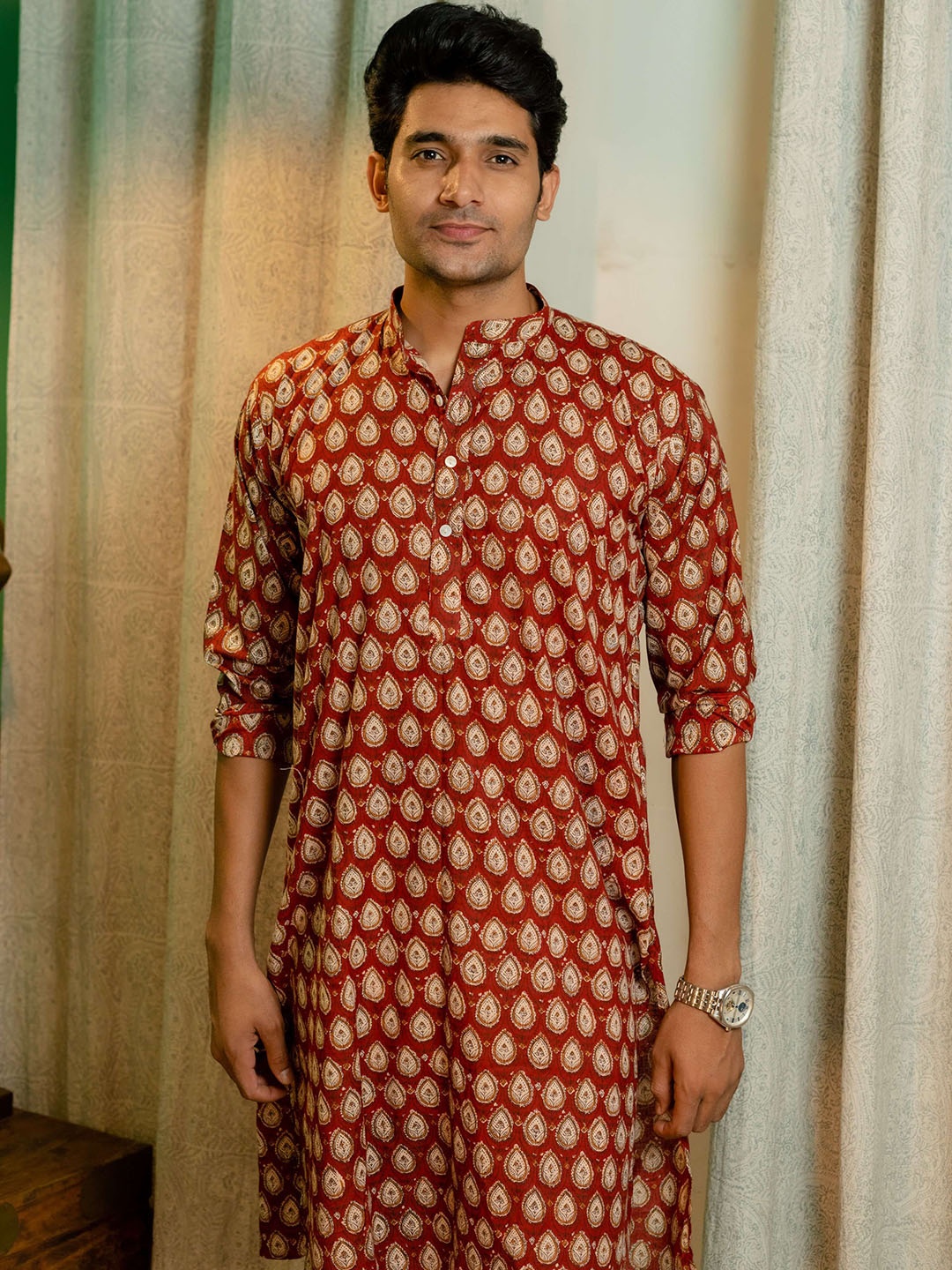 

Shasak Men Flared Sleeves Kurta, Red