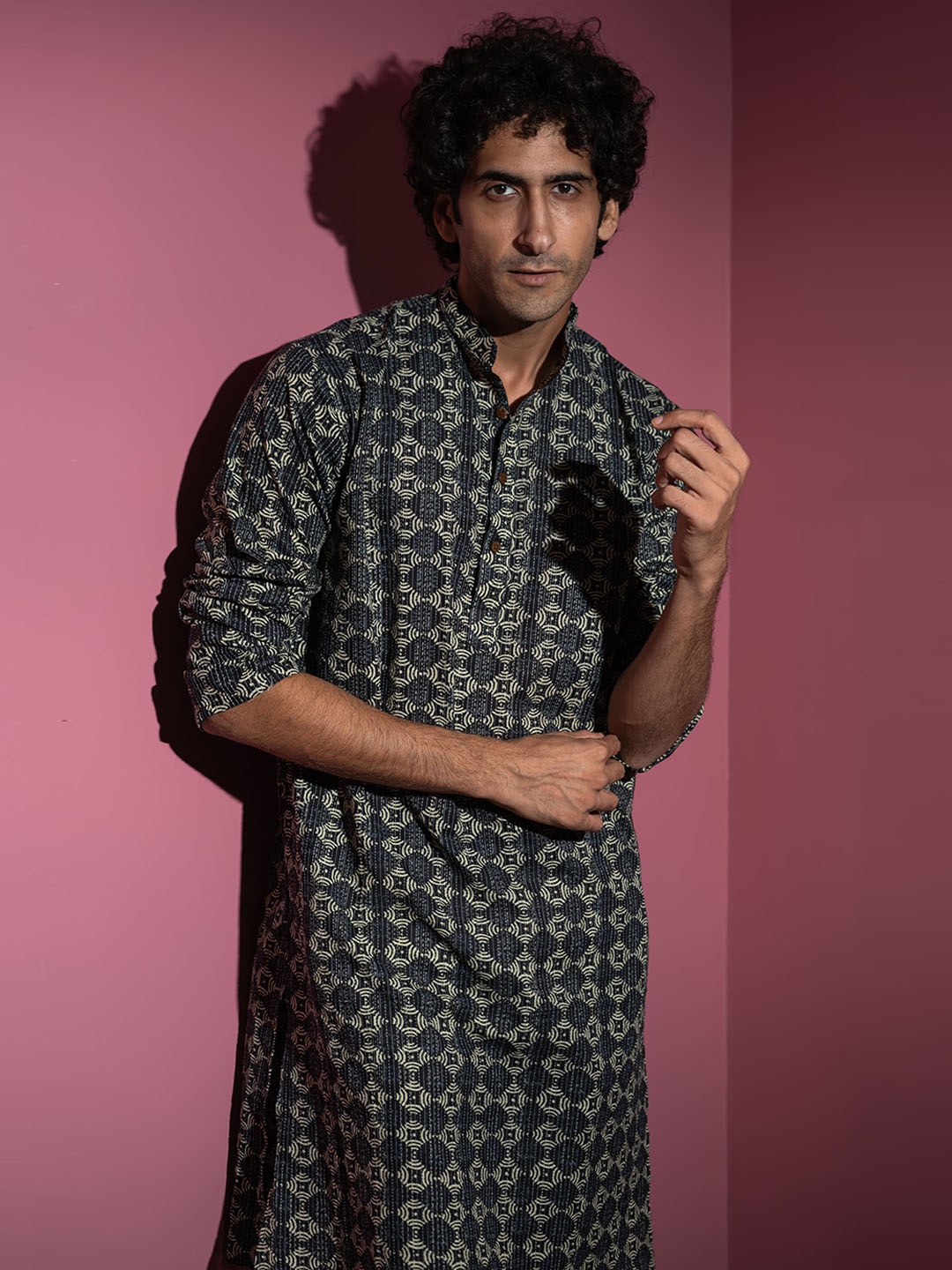 

Shasak Men Printed Kurta, Black