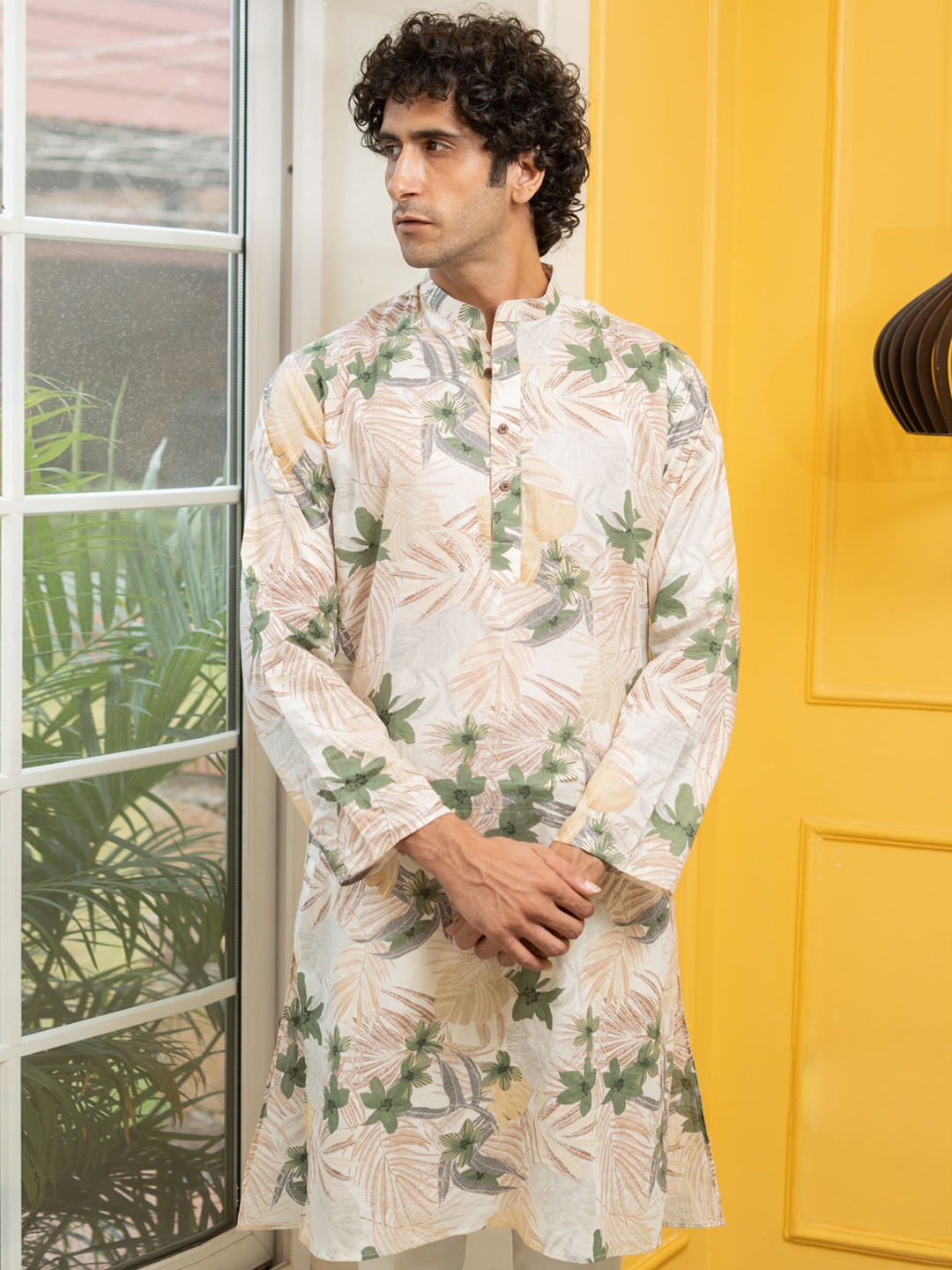 

Shasak Men Floral Printed Thread Work Kurta, White