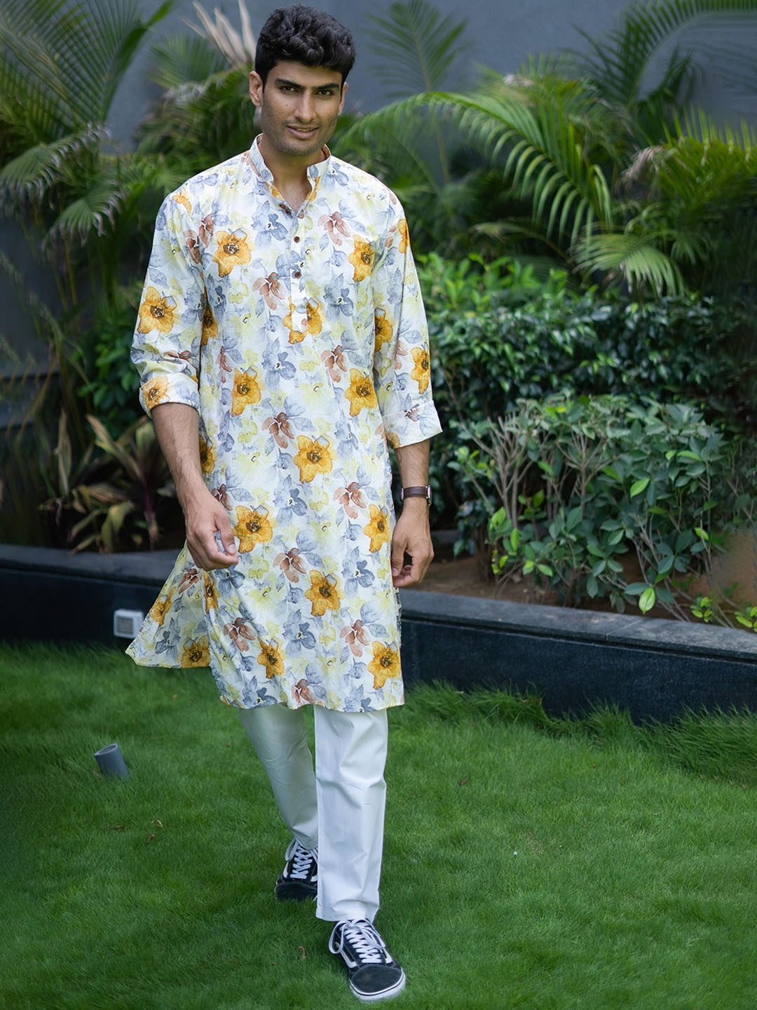 

Shasak Floral Printed Mandarin Collar Straight Kurta, White