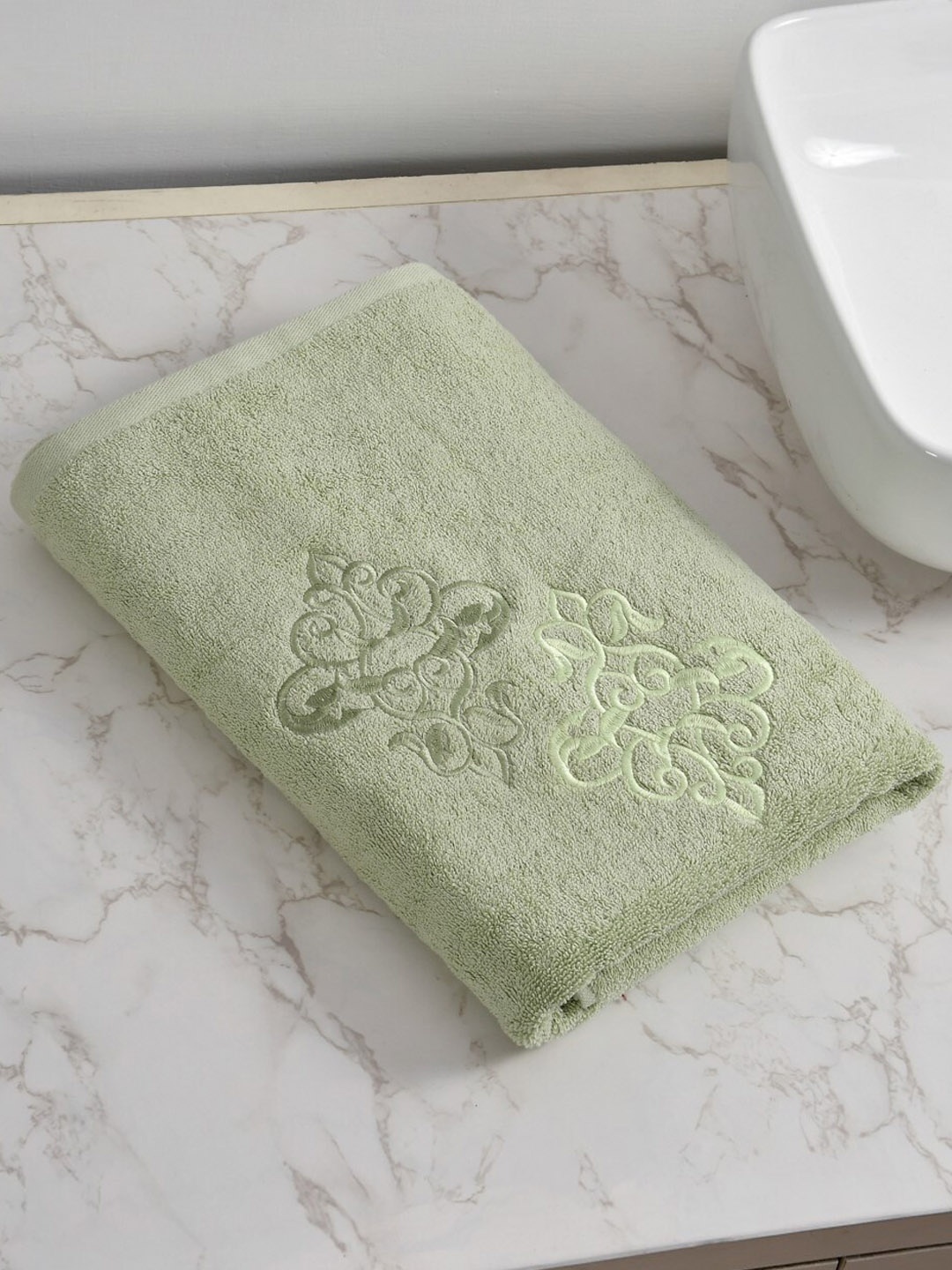 

Cotton Bolls Textiles Green Cotton 650 GSM Embroidery Bath Towel
