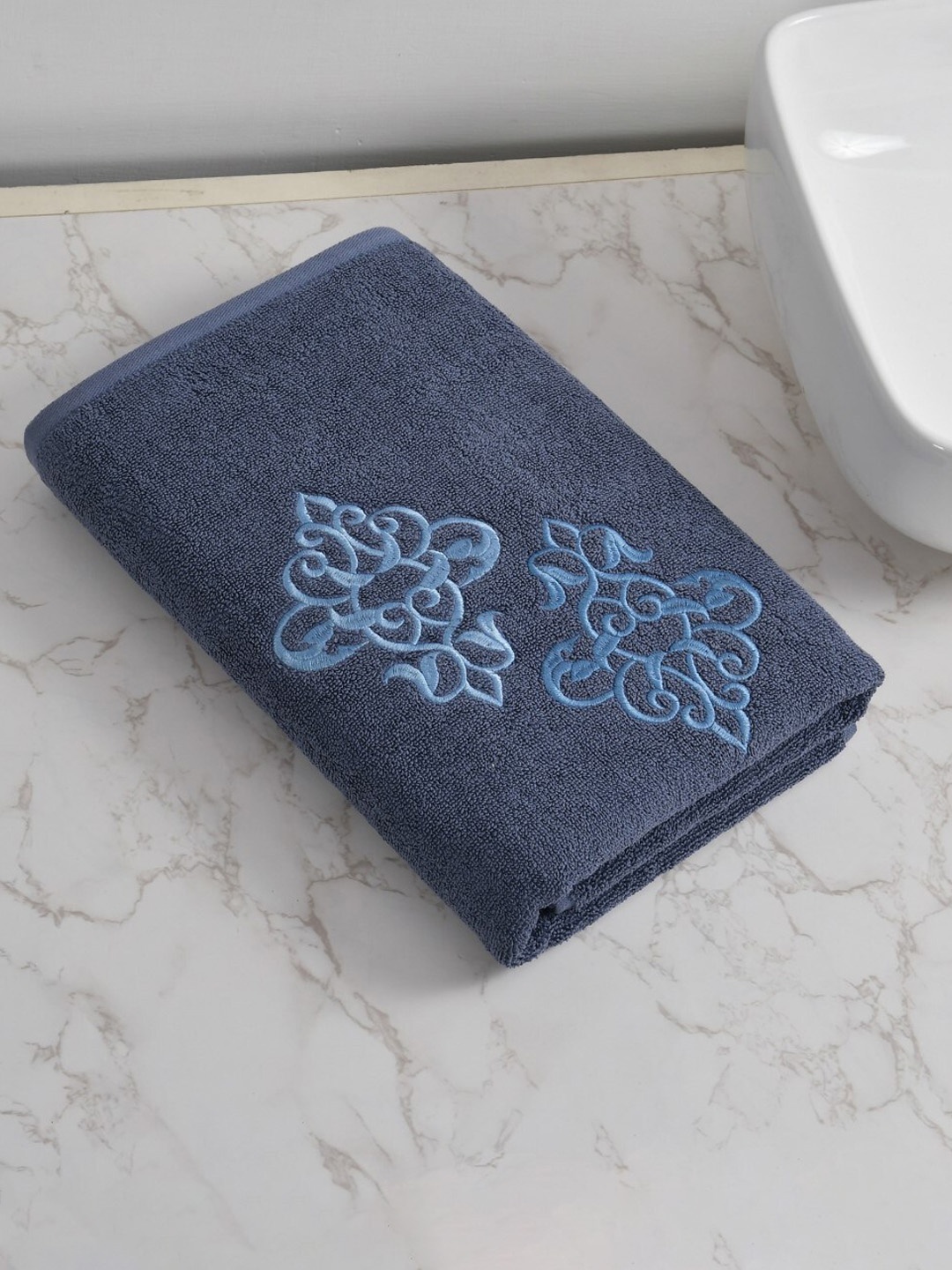 

Cotton Bolls Textiles Navy Blue Cotton 650 GSM Embroidery Bath Towel