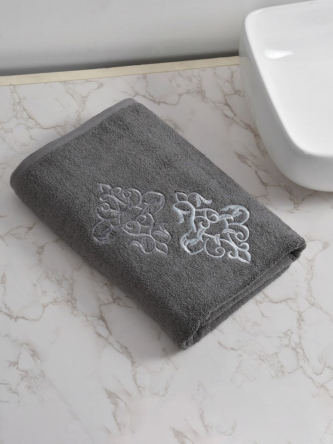 

Cotton Bolls Textiles Grey Cotton 650 GSM Embroidery Bath Towel