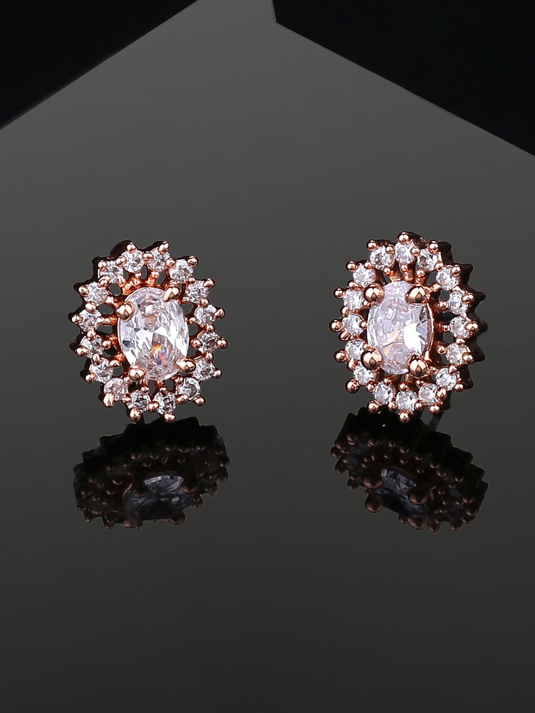 

Estele Floral Studs Earrings, White