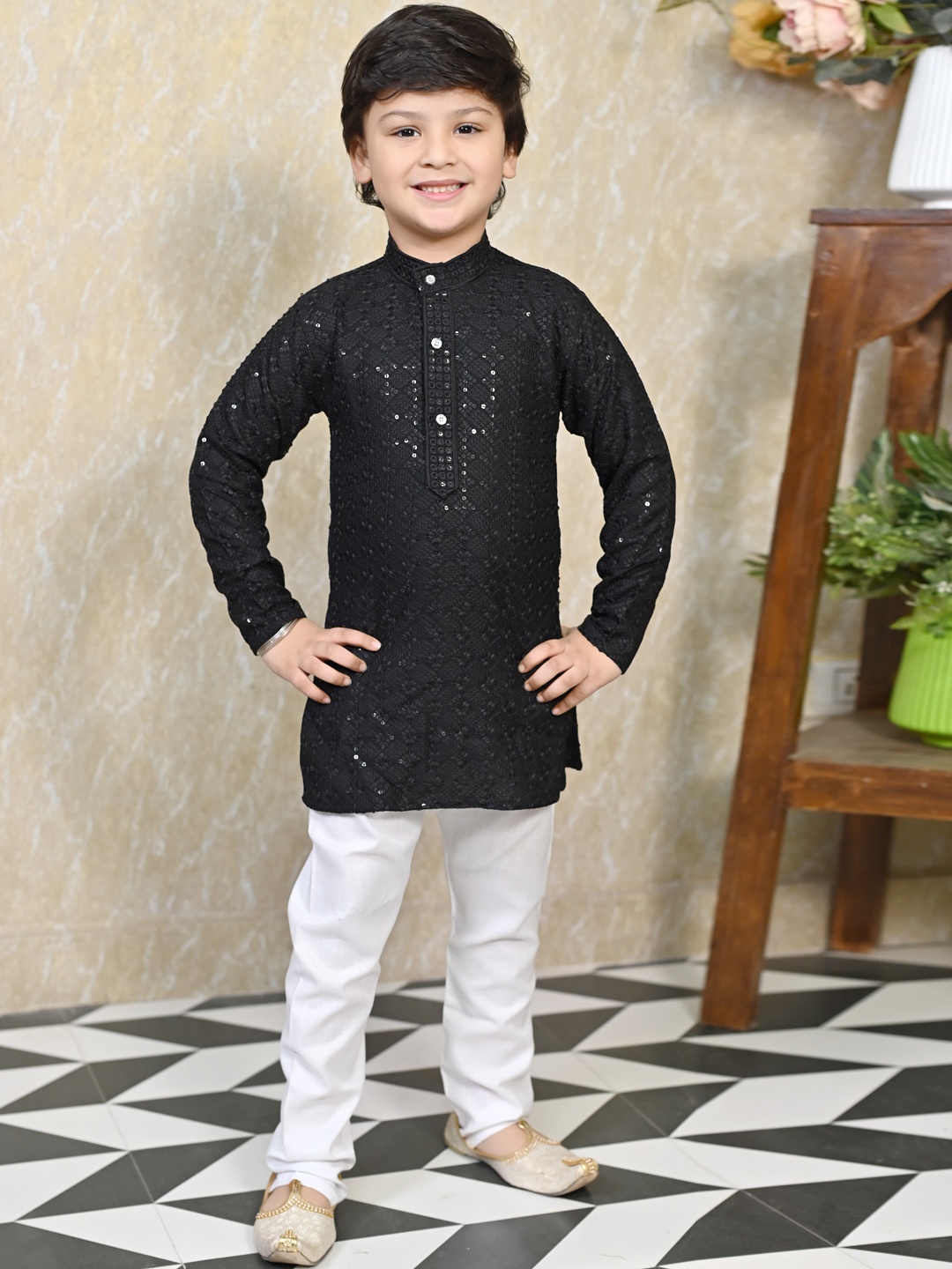 

BT DEZINES Boys Ethnic Motifs Embroidered Sequinned Chikankari Kurta with Pyjamas, Black