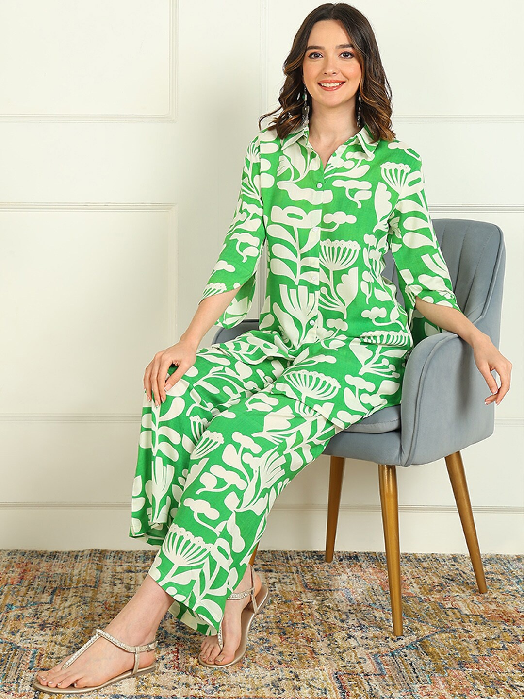 

mokshi Floral Printed Regular Kurti with Palazzos, Green