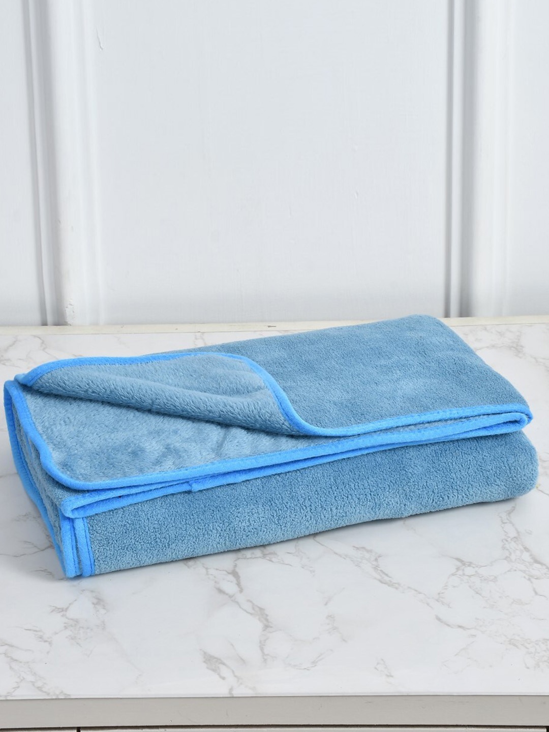 

Cotton Bolls Textiles blue Microfiber 300 GSM Bath Towel