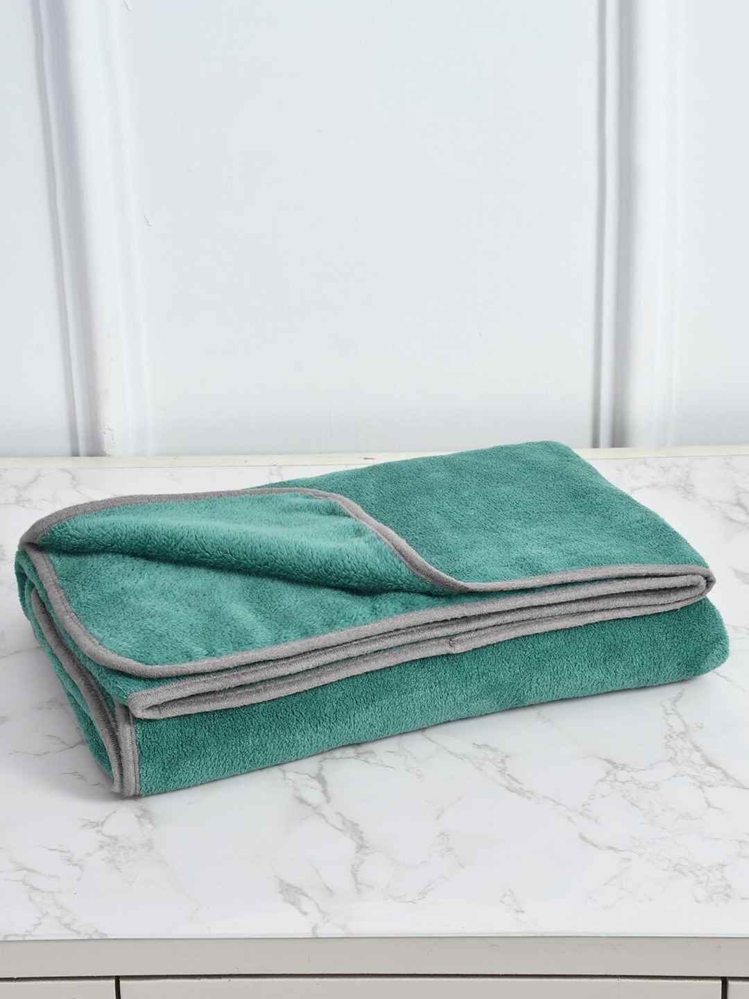 

Cotton Bolls Textiles Green Microfiber 300 GSM Bath Towel