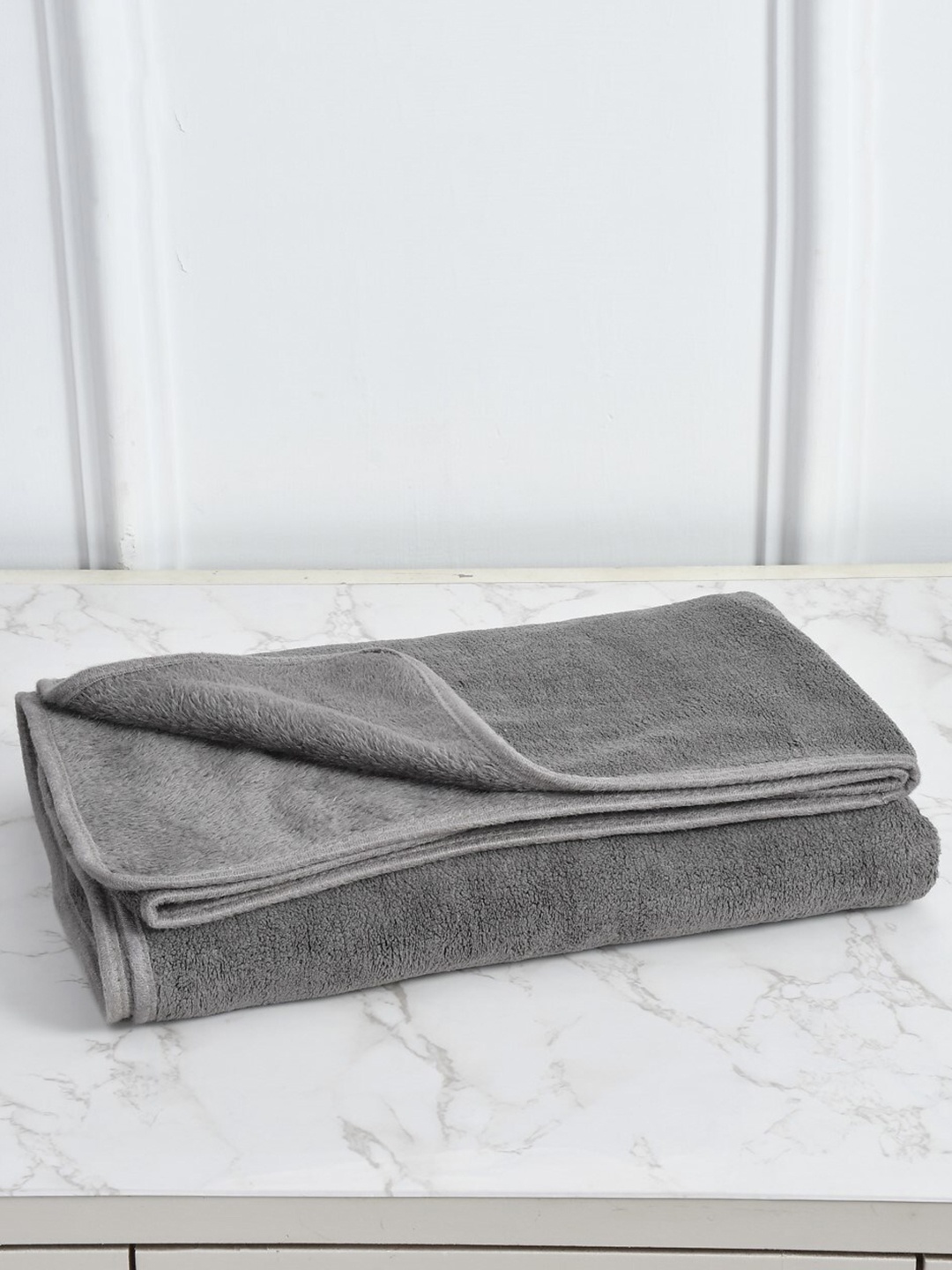 

Cotton Bolls Textiles Grey Microfiber 300 GSM Bath Towel