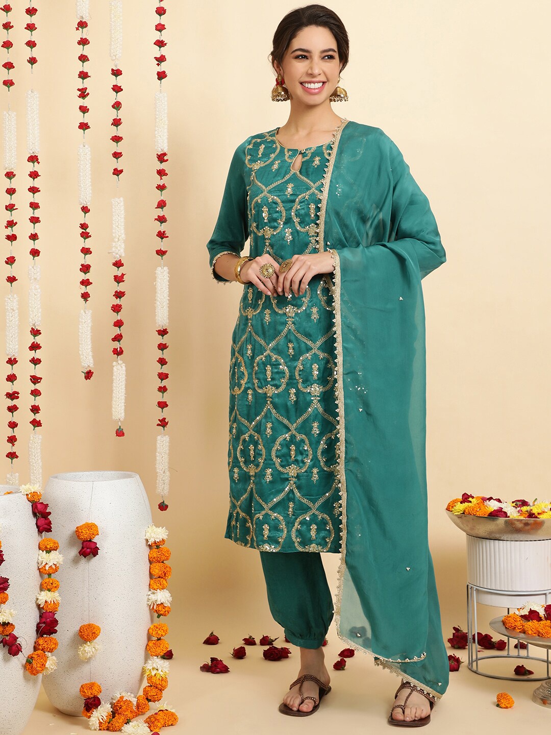 

Jaipur Kurti Floral Embroidered Sequined Velvet Kurta with Salwar & Dupatta, Sea green