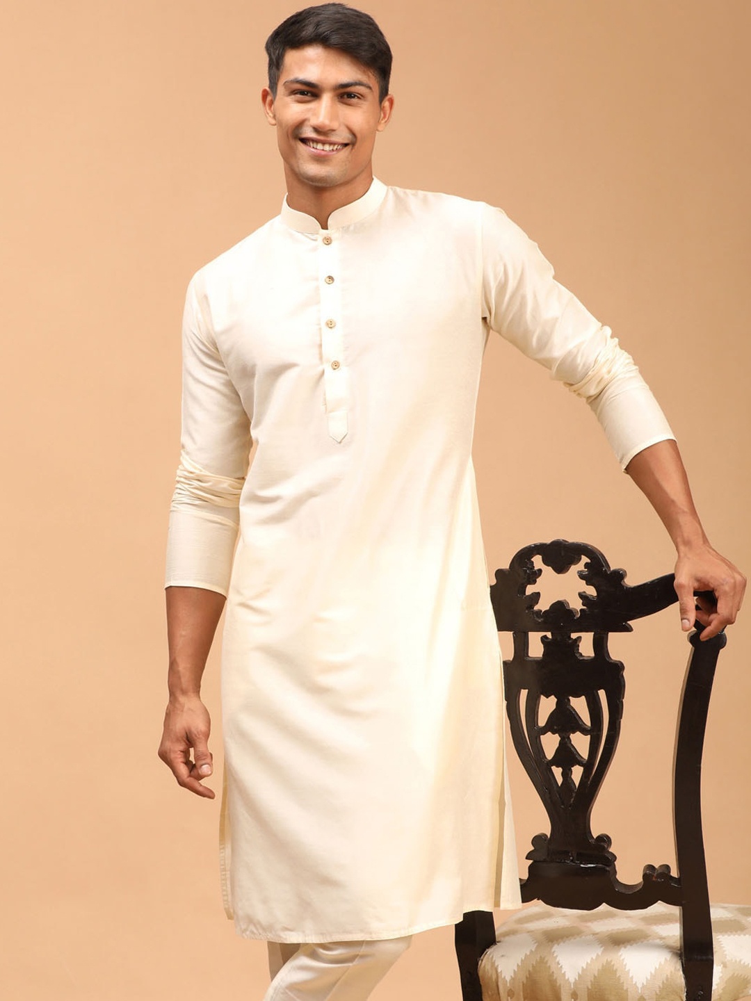 

VASTRAMAY Men Thread Work Kurta, Cream