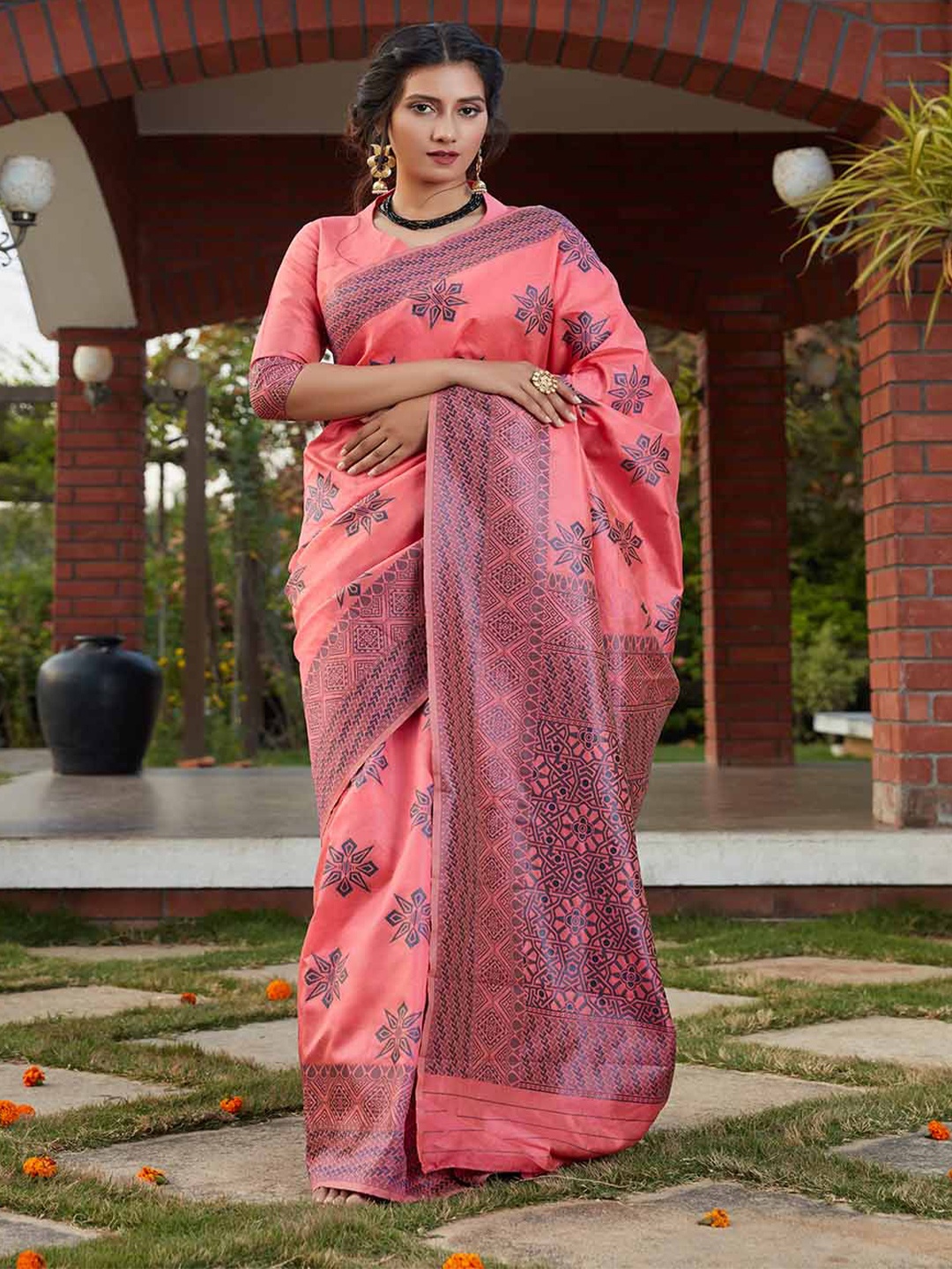 

KALINI Ethnic Motifs Woven Design Zari Banarasi Saree, Pink