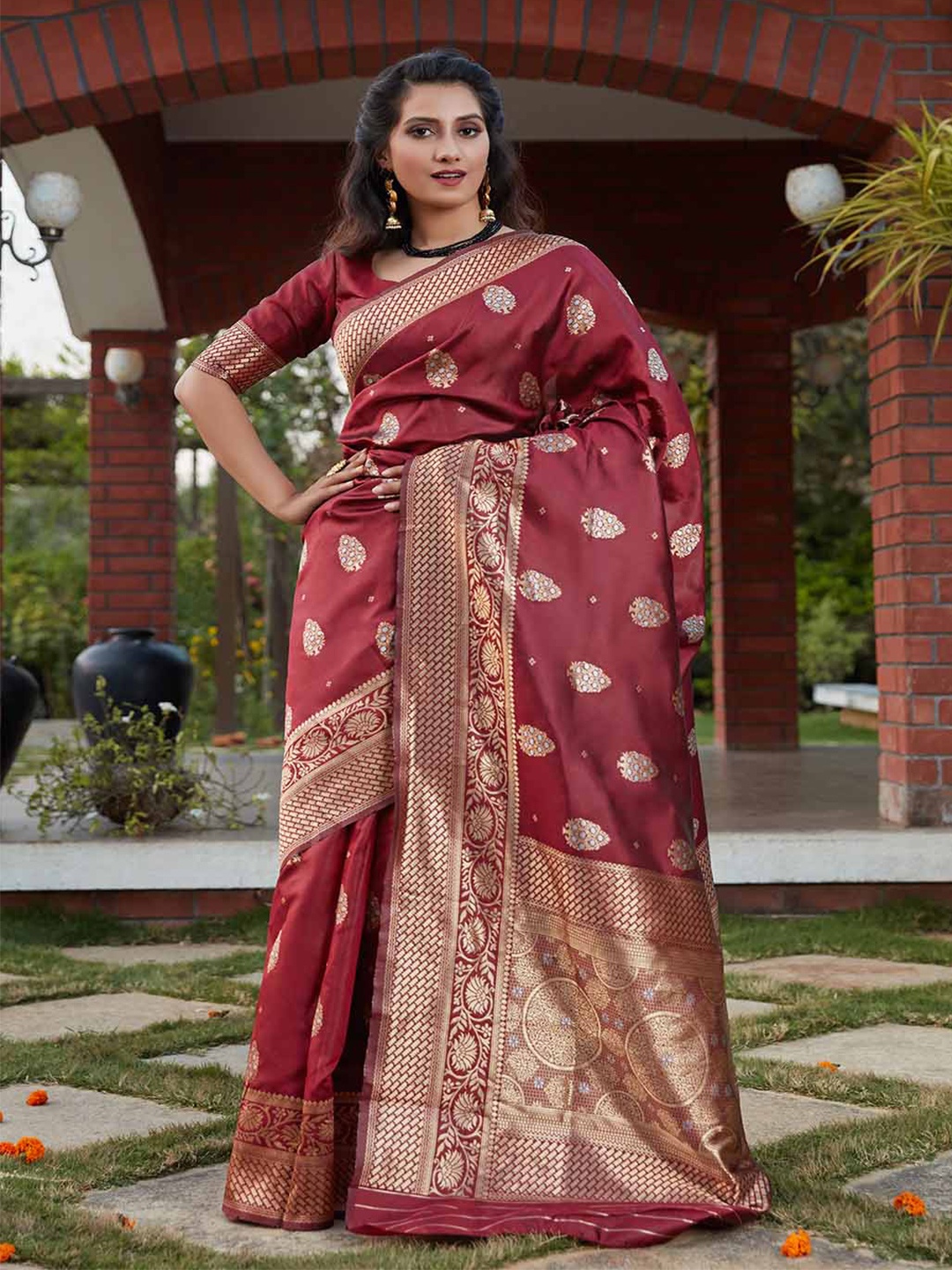 

KALINI Ethnic Motifs Woven Design Zari Banarasi Saree, Maroon
