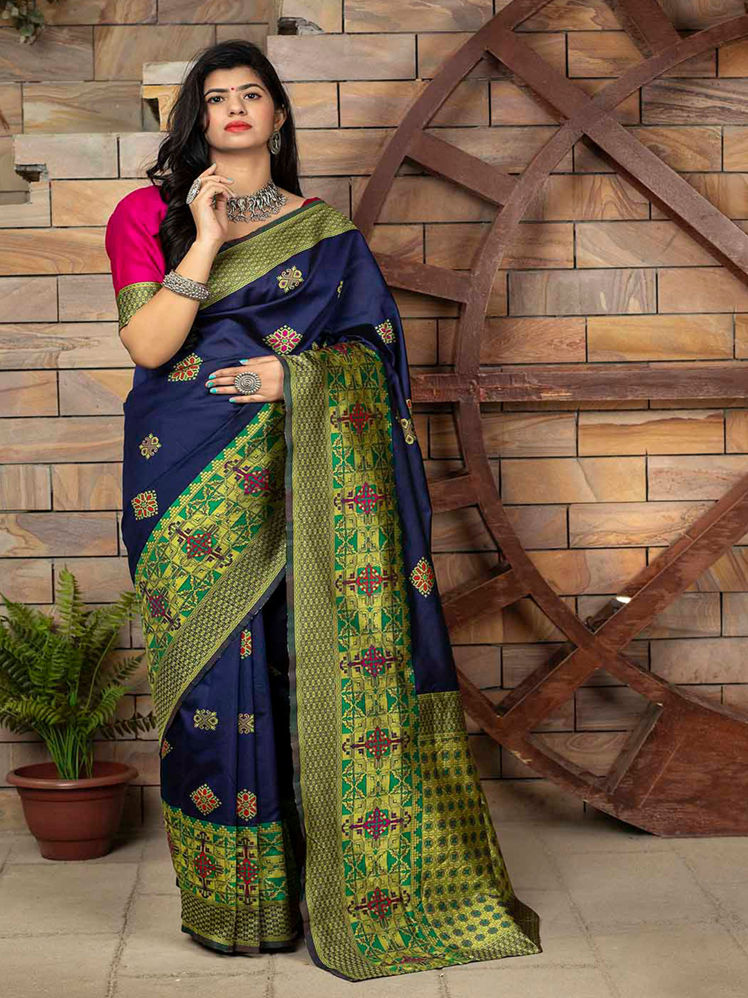 

KALINI Ethnic Motifs Woven Design Zari Banarasi Saree, Navy blue