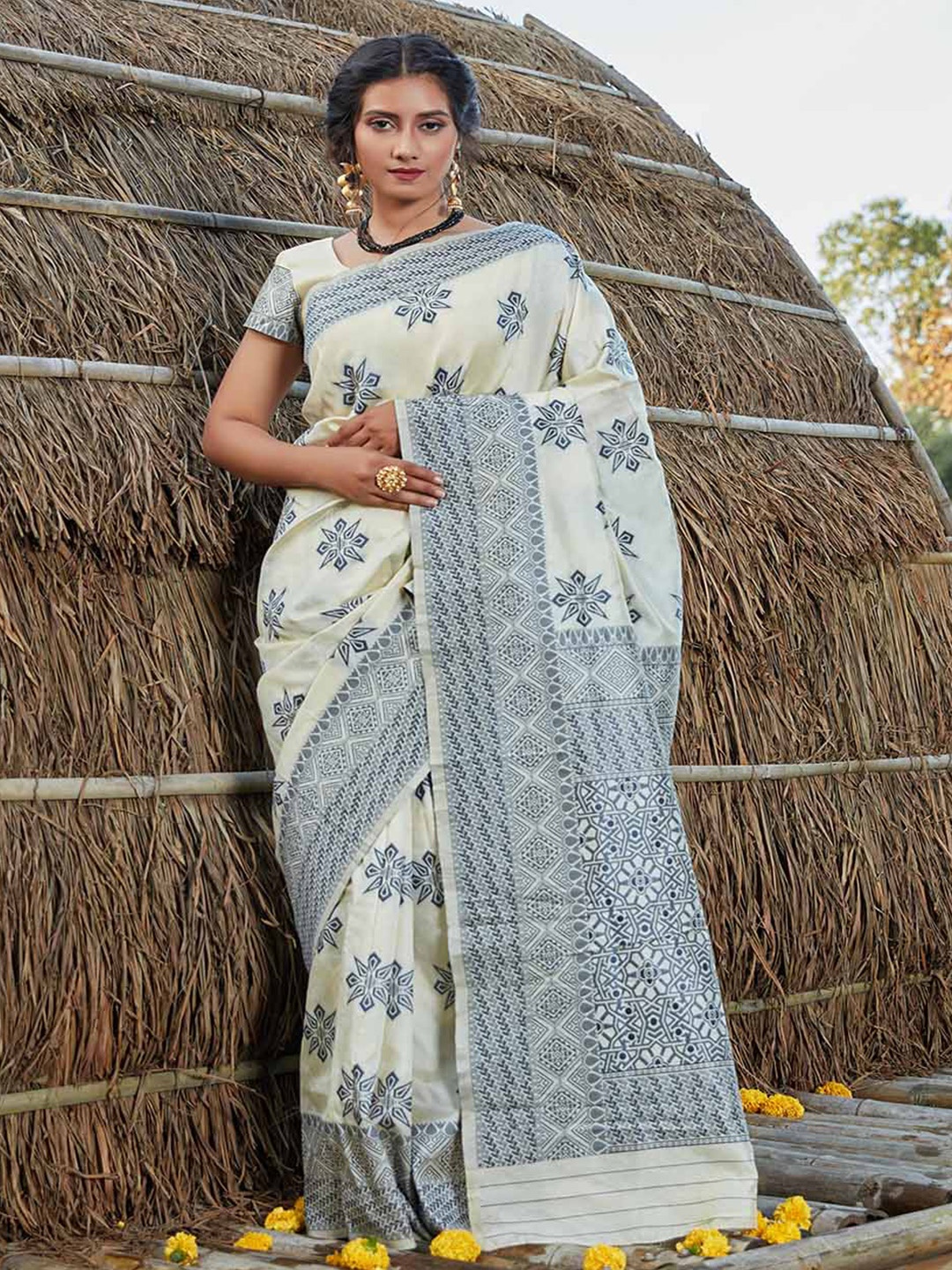 

KALINI Ethnic Motifs Woven Design Zari Banarasi Saree, Off white