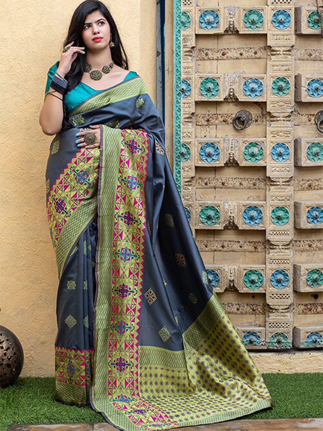 

KALINI Ethnic Motifs Woven Design Zari Banarasi Saree, Grey