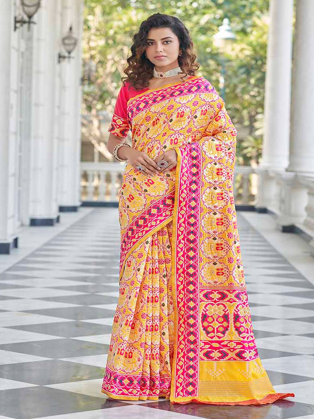 

KALINI Ethnic Motif Printed Patola Saree, Yellow