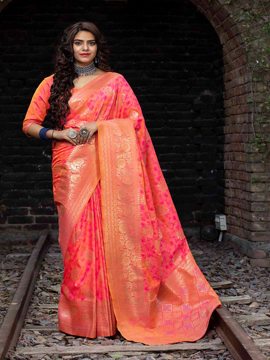 

KALINI Ethnic Motifs Woven Design Zari Banarasi Saree, Pink