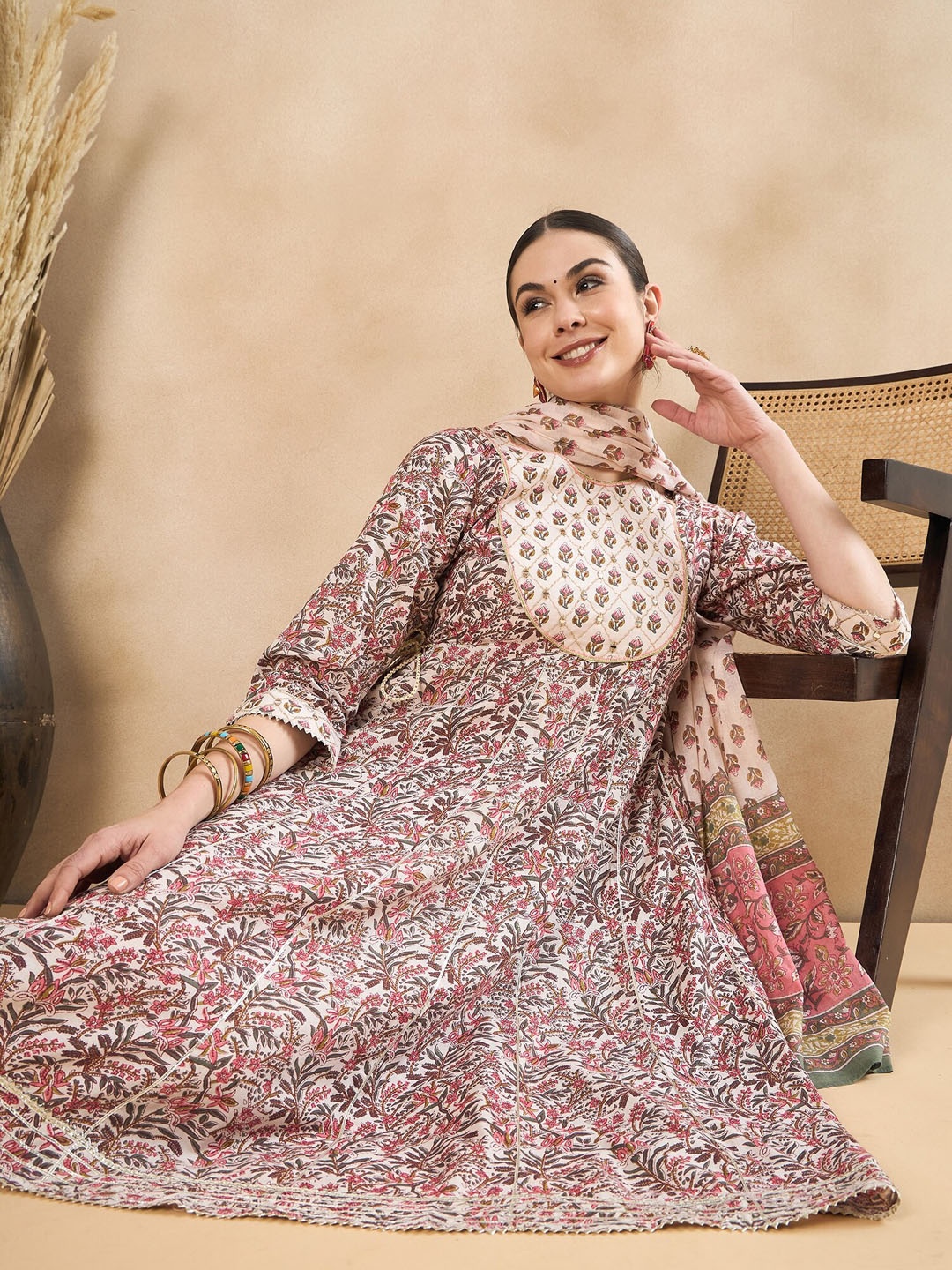 

Anouk Cream-Coloured Floral Print Regular Gotta Patti Cotton Kurta With Trousers & Dupatta