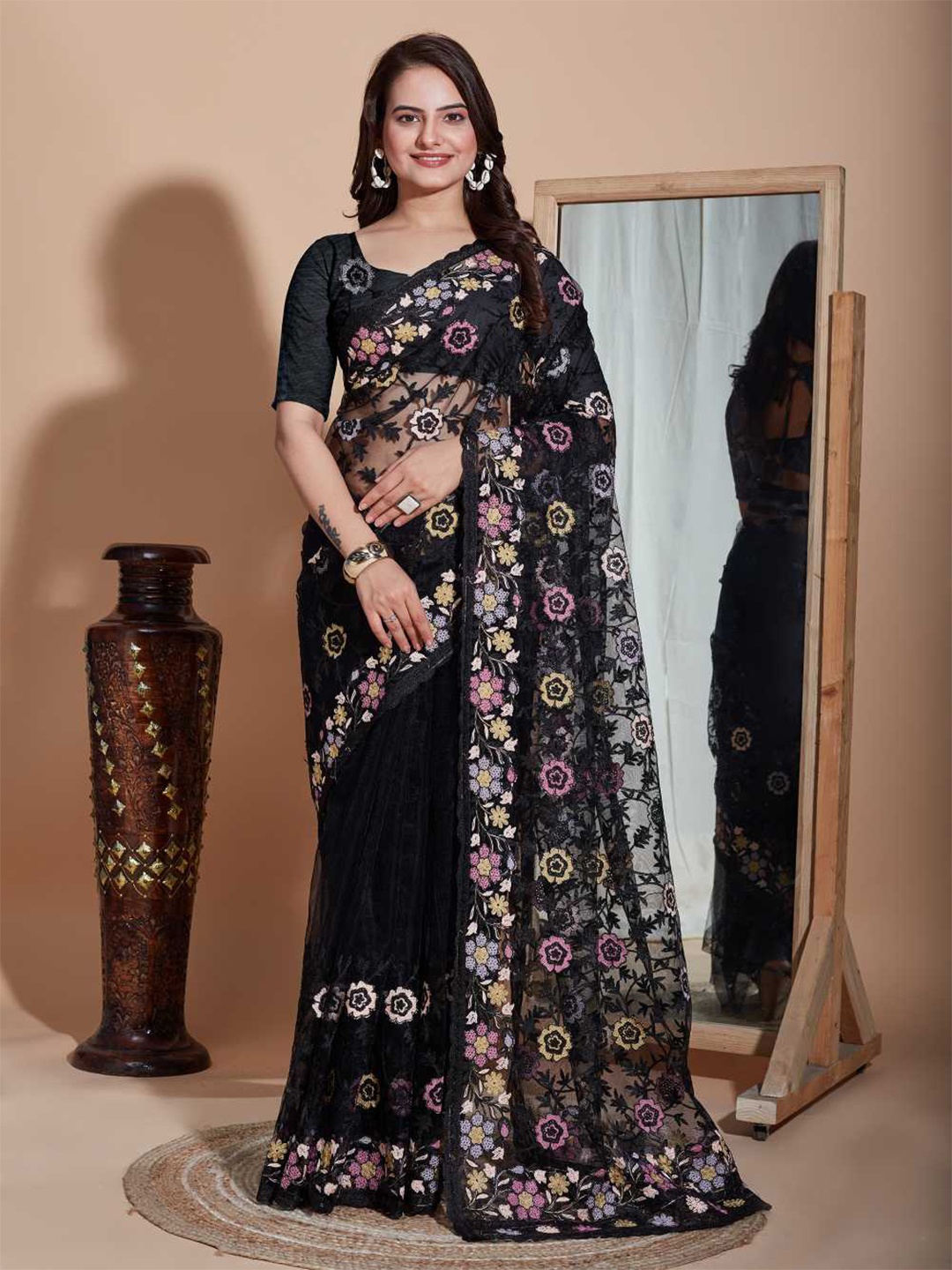 

VAIRAGEE Floral Embroidered Net Saree, Black