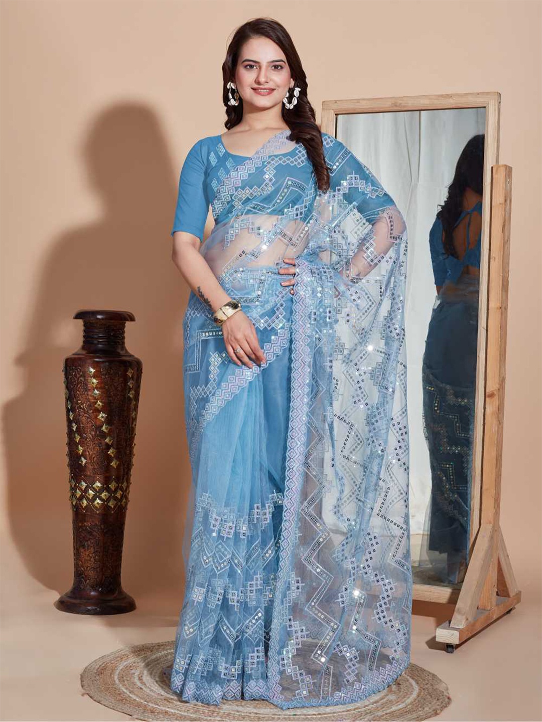 

VAIRAGEE Geometric Embroidered Sequinned Net Saree, Blue