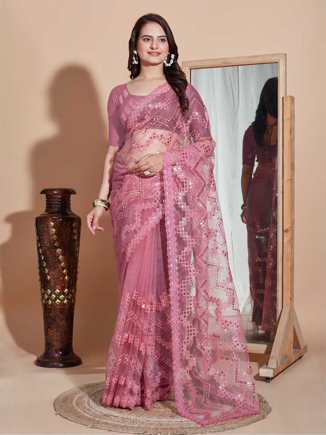 

VAIRAGEE Geometric Embroidered Sequinned Net Saree, Peach