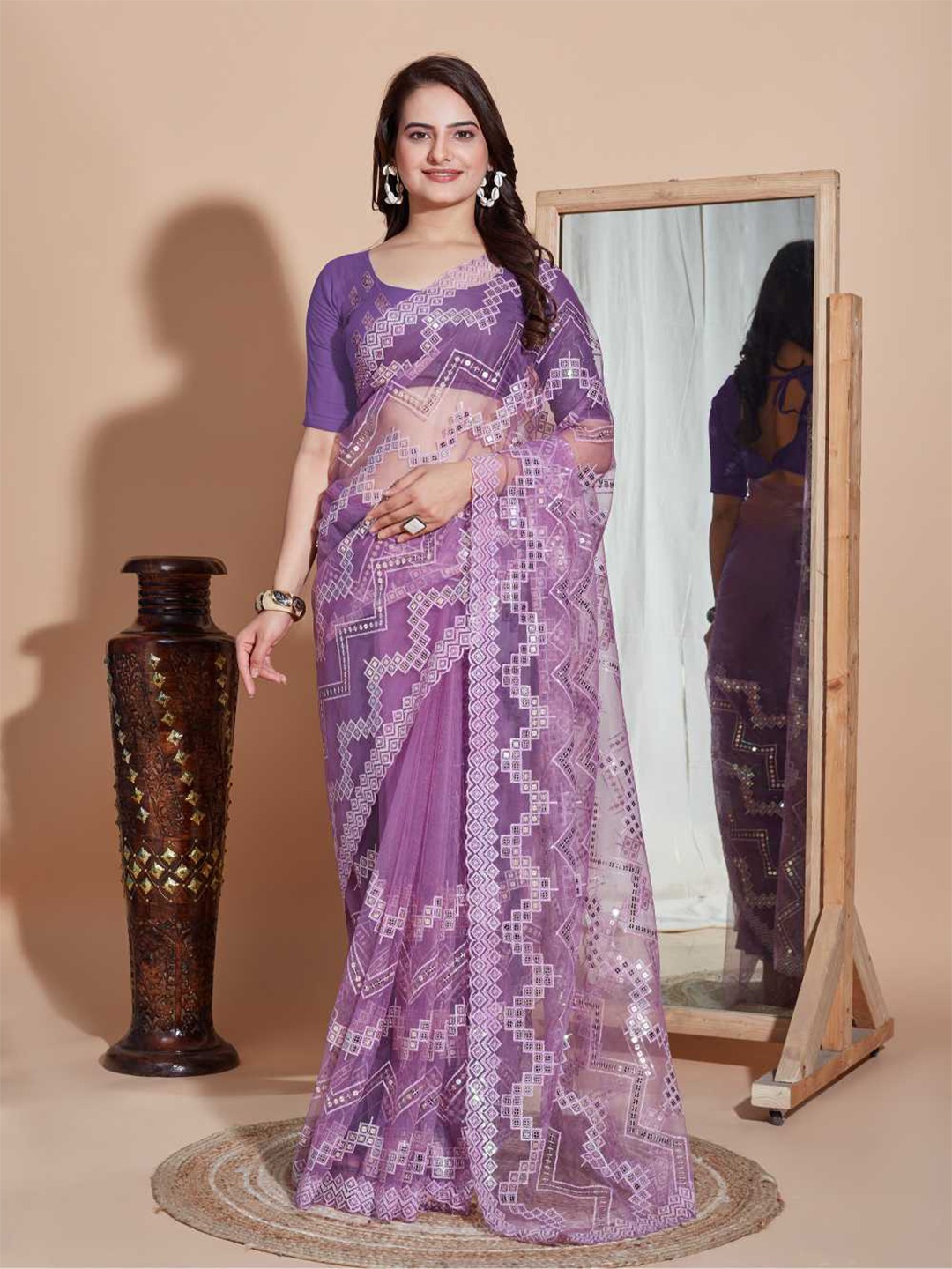 

VAIRAGEE Geometric Embroidered Sequinned Net Saree, Purple