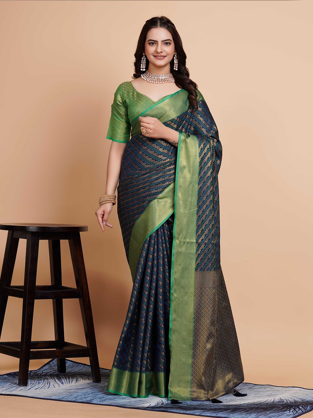 

VAIRAGEE Ethnic Motifs Woven Design Zari Banarasi Saree, Navy blue
