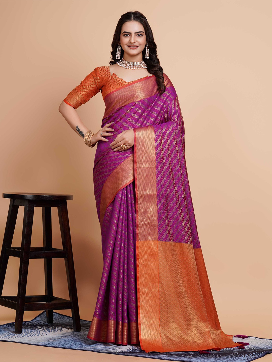 

VAIRAGEE Ethnic Motifs Woven Design Zari Banarasi Saree, Purple