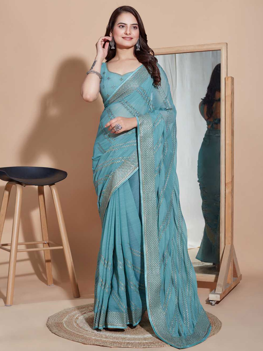 

VAIRAGEE Geometric Embroidered Saree, Blue