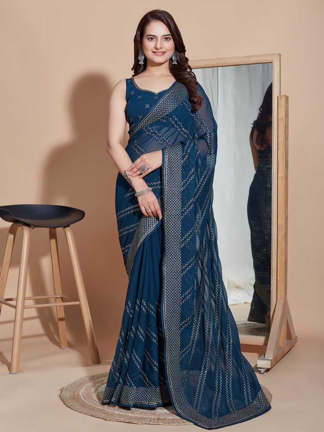 

VAIRAGEE Geometric Embroidered Sequinned Saree, Navy blue