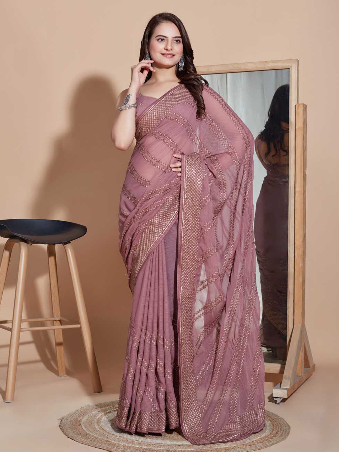 

VAIRAGEE Geometric Embroidered Saree, Pink