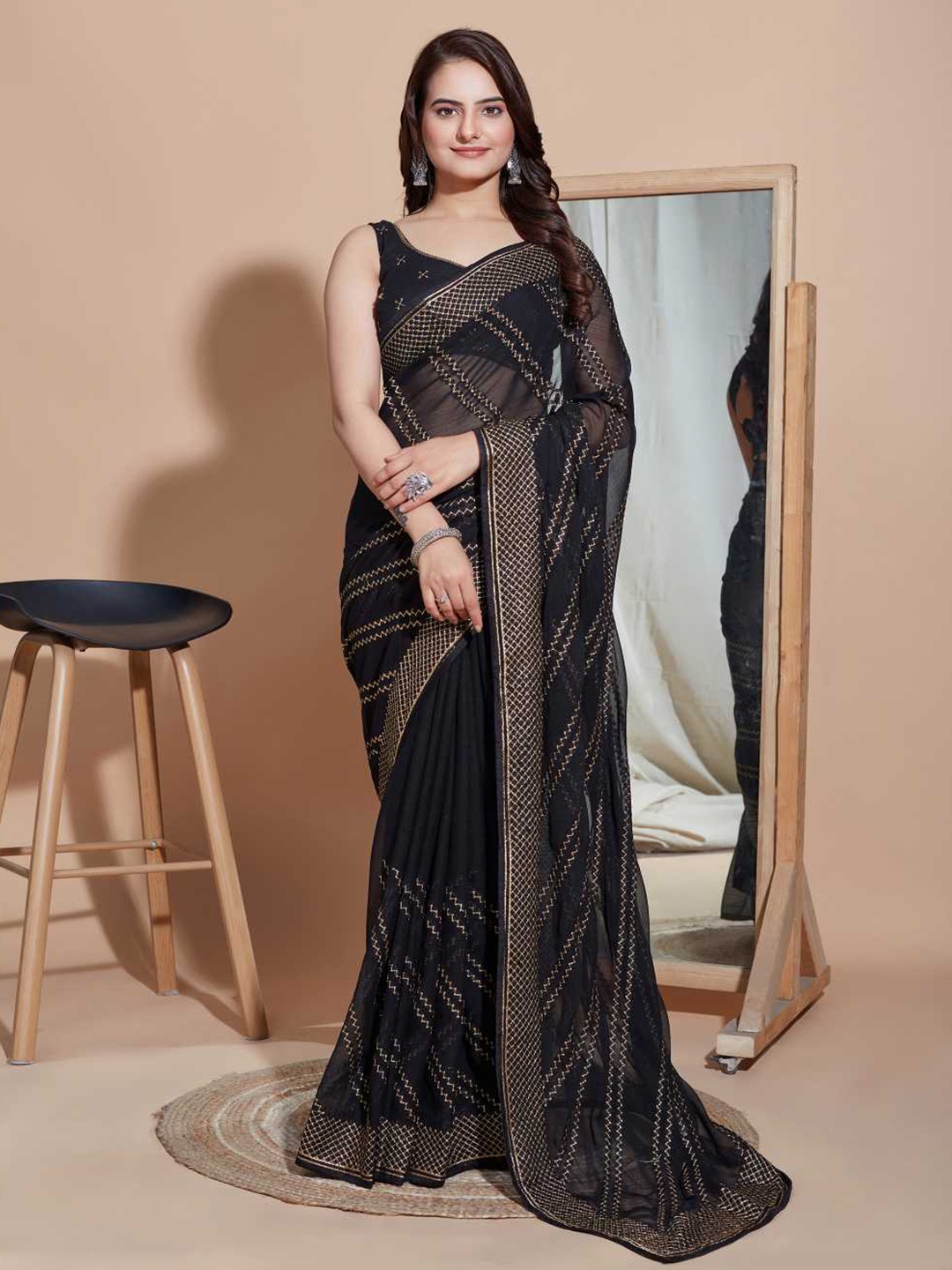 

VAIRAGEE Geometric Embroidered Saree, Black