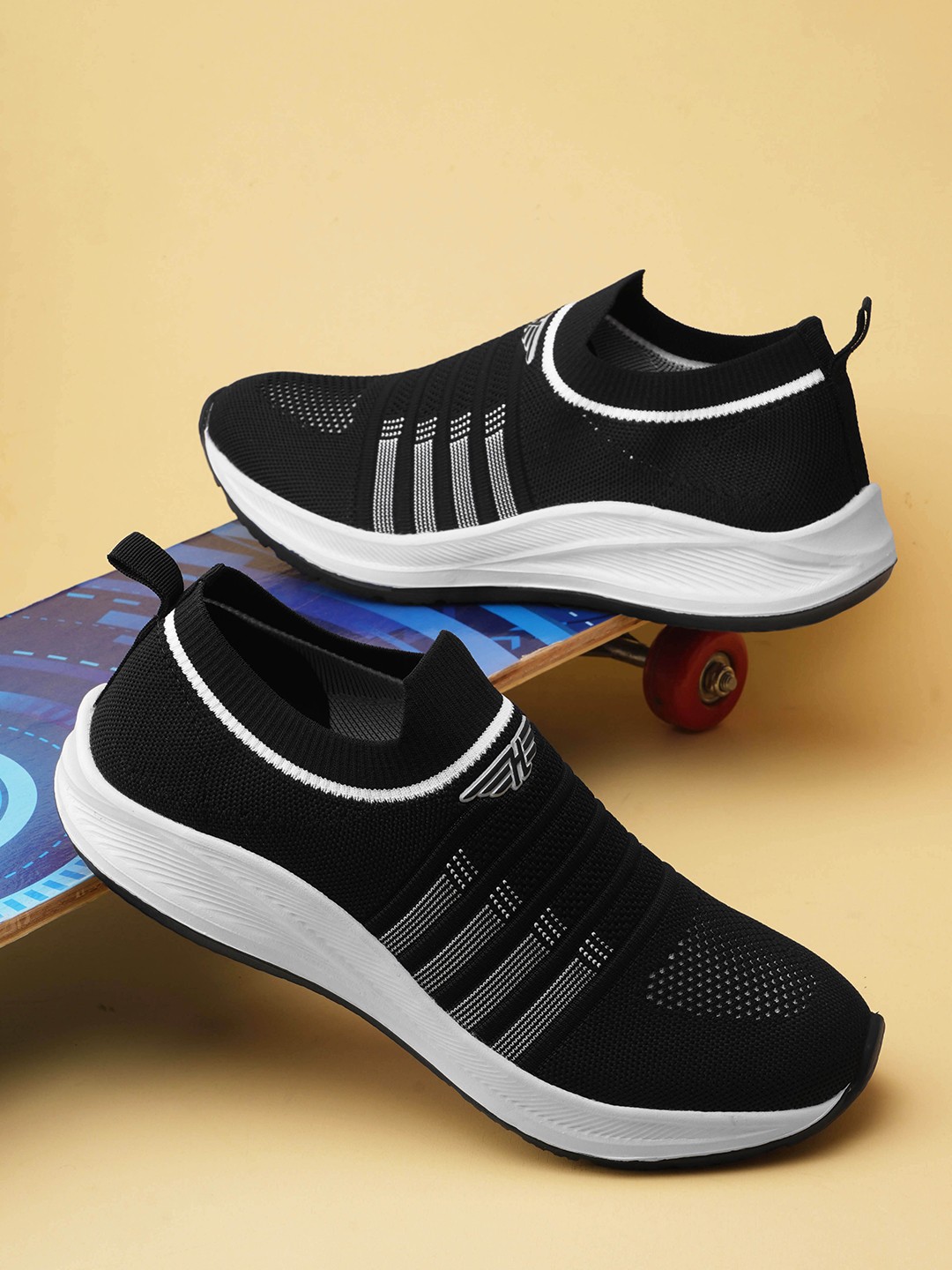 

Heris & Hemly Men Lace Up Flyknit Mesh Running Shoes, Black