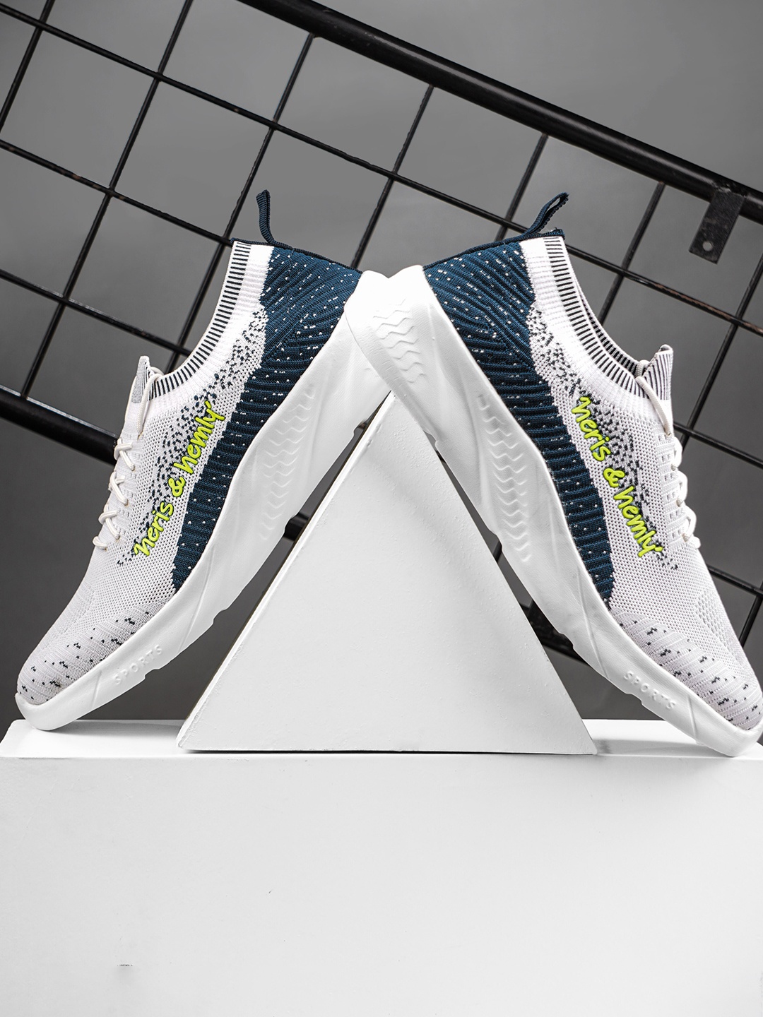 

Heris & Hemly Men Lace Up Flyknit Mesh Running Shoes, White