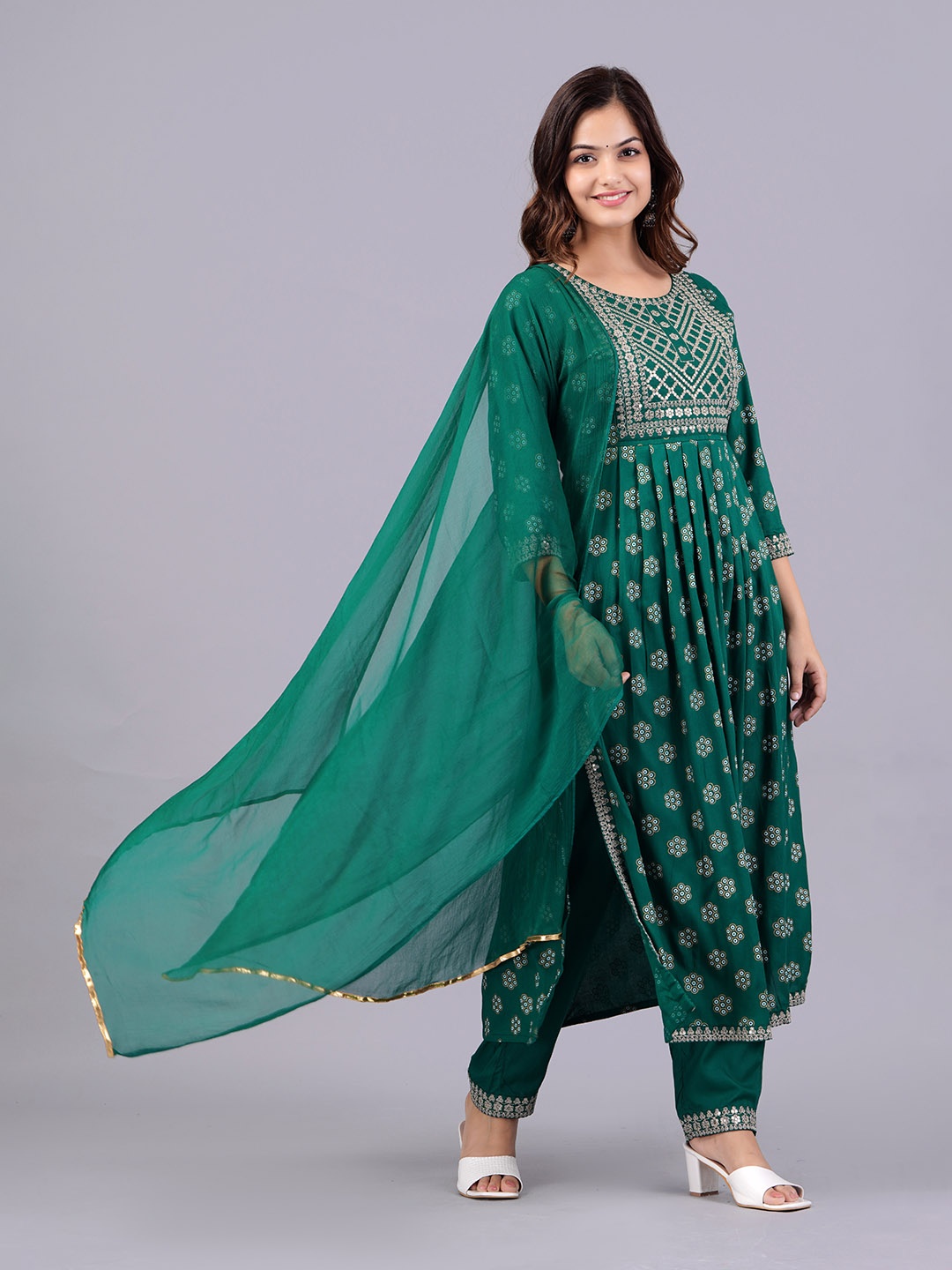 

NEW4U Floral Embroidered Regular Sequinned Kurta With Palazzos & Dupatta, Green