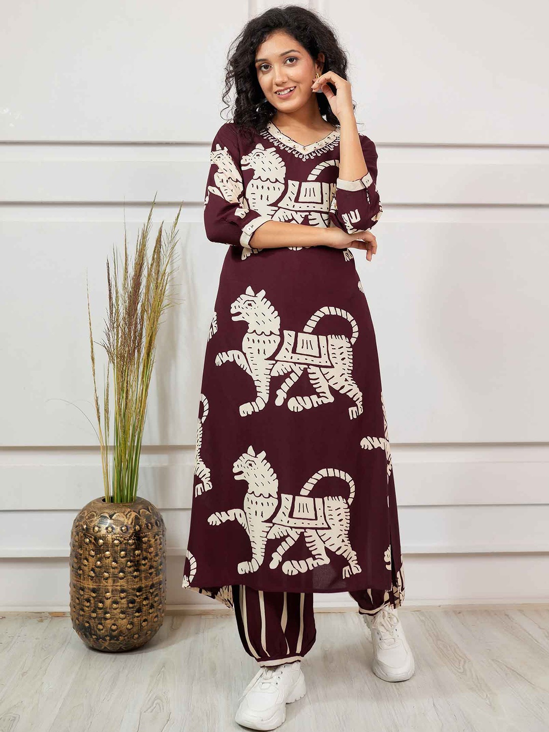 

KALINI Ethnic Motif Printed Regular Sequinned Kurta With Salwar, Maroon