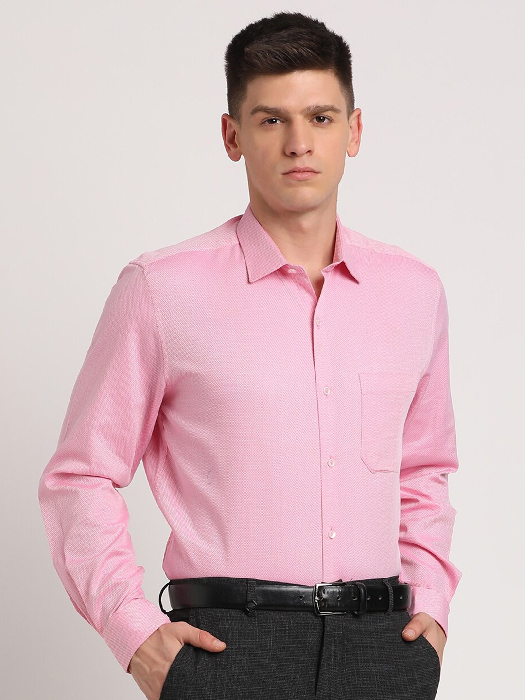 

Turtle Standard Textured Cotton Formal Shirt, Pink