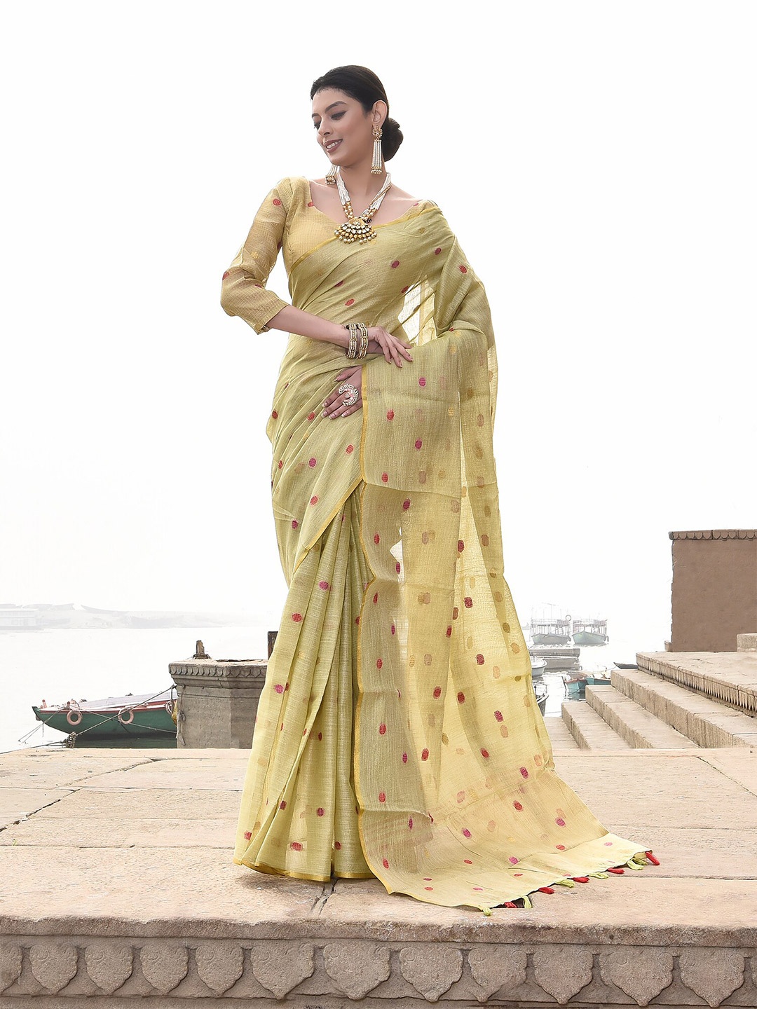 

elora Polka Dot Woven Design Zari Saree, Green
